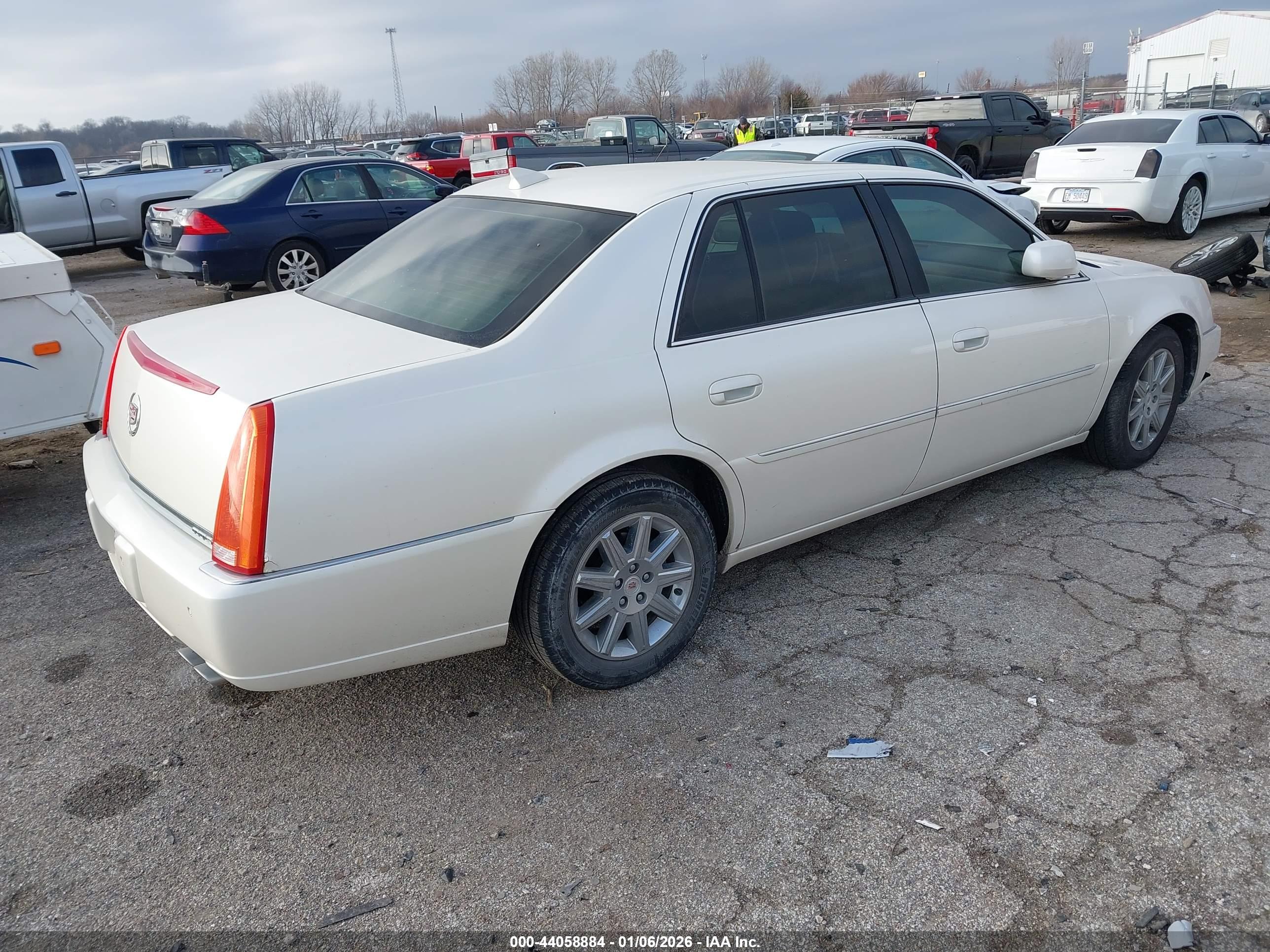 CADILLAC DTS image 4