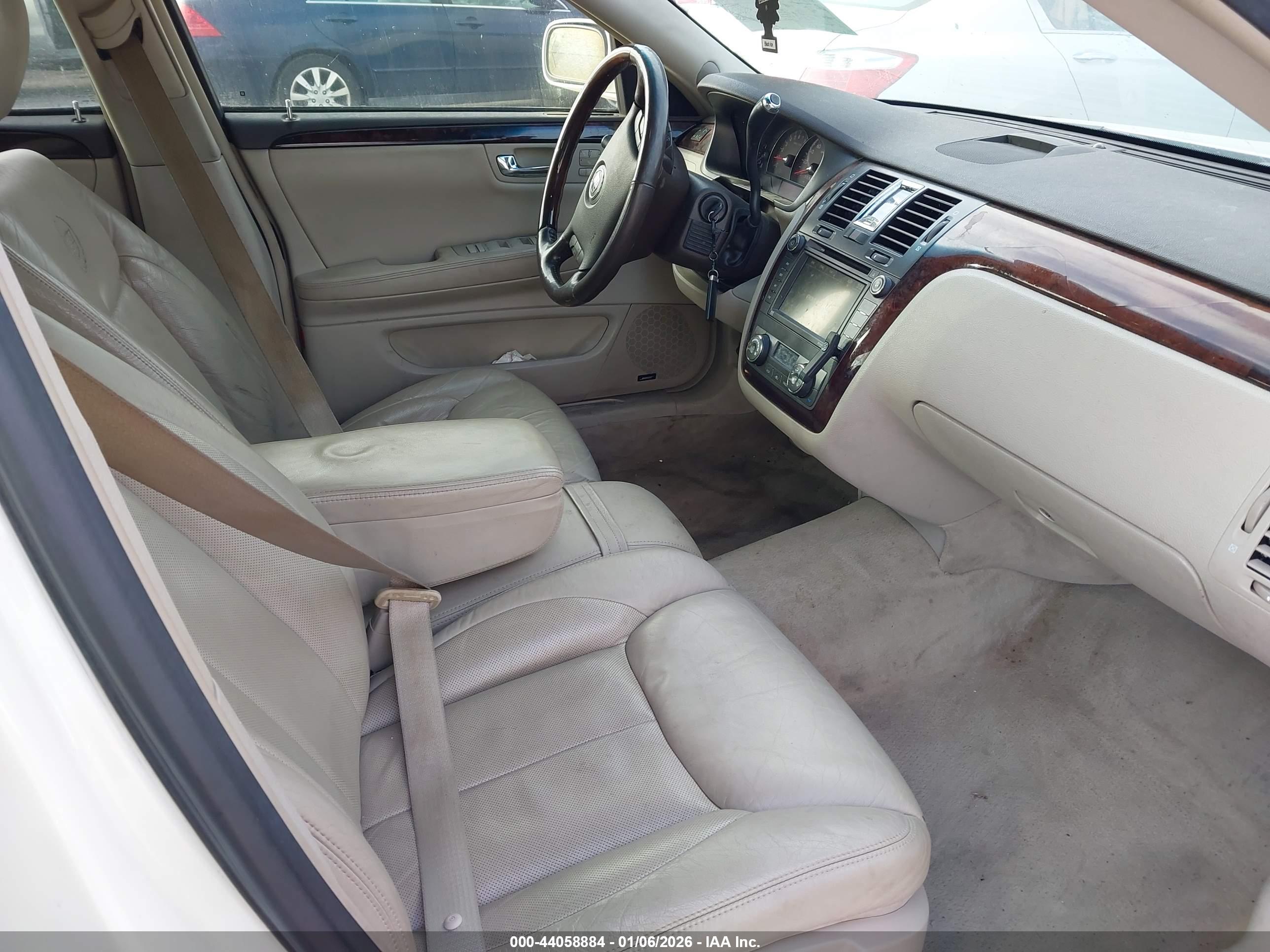CADILLAC DTS image 5