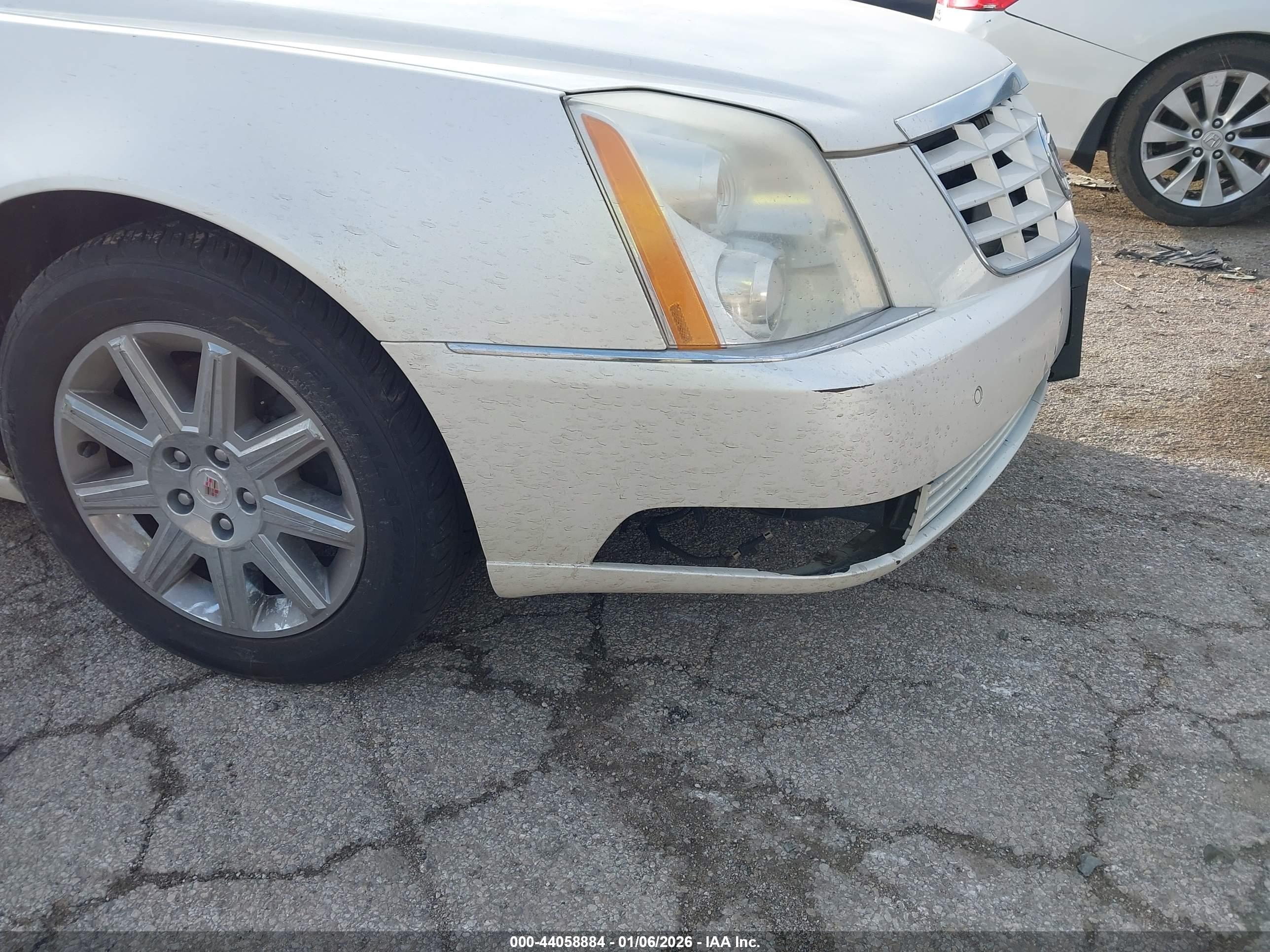 CADILLAC DTS image 6