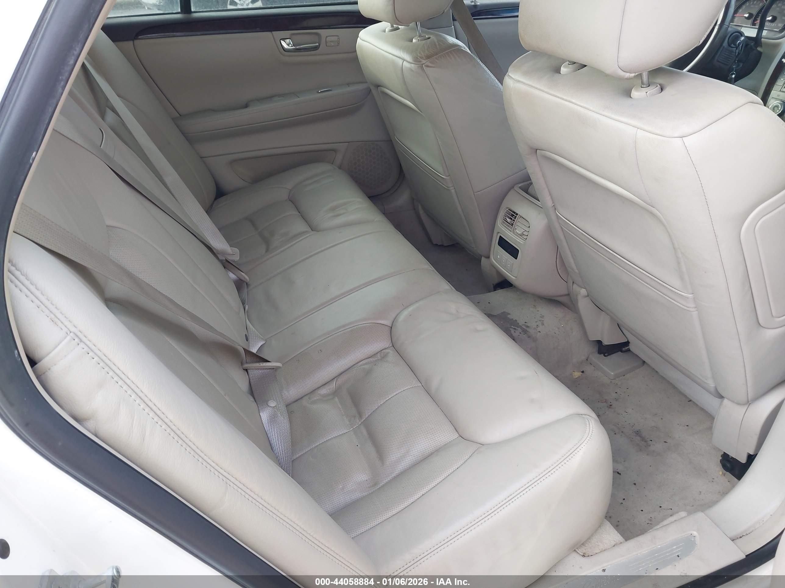 CADILLAC DTS image 8