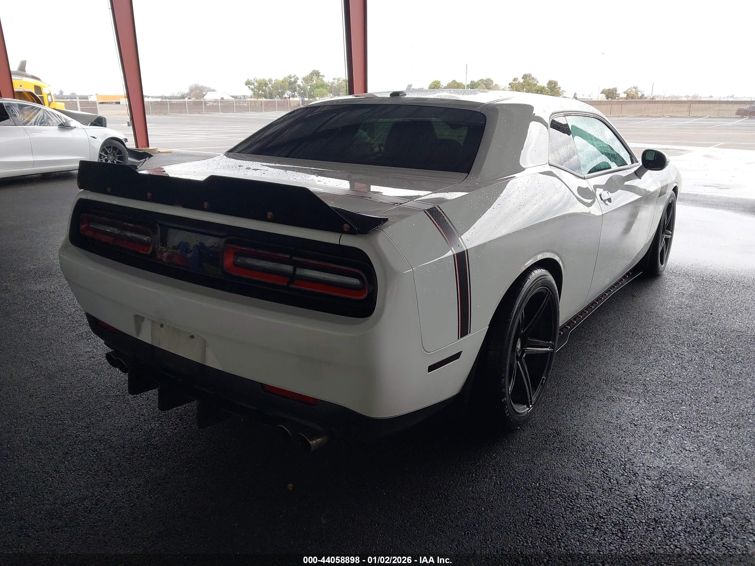 DODGE CHALLENGER image 4