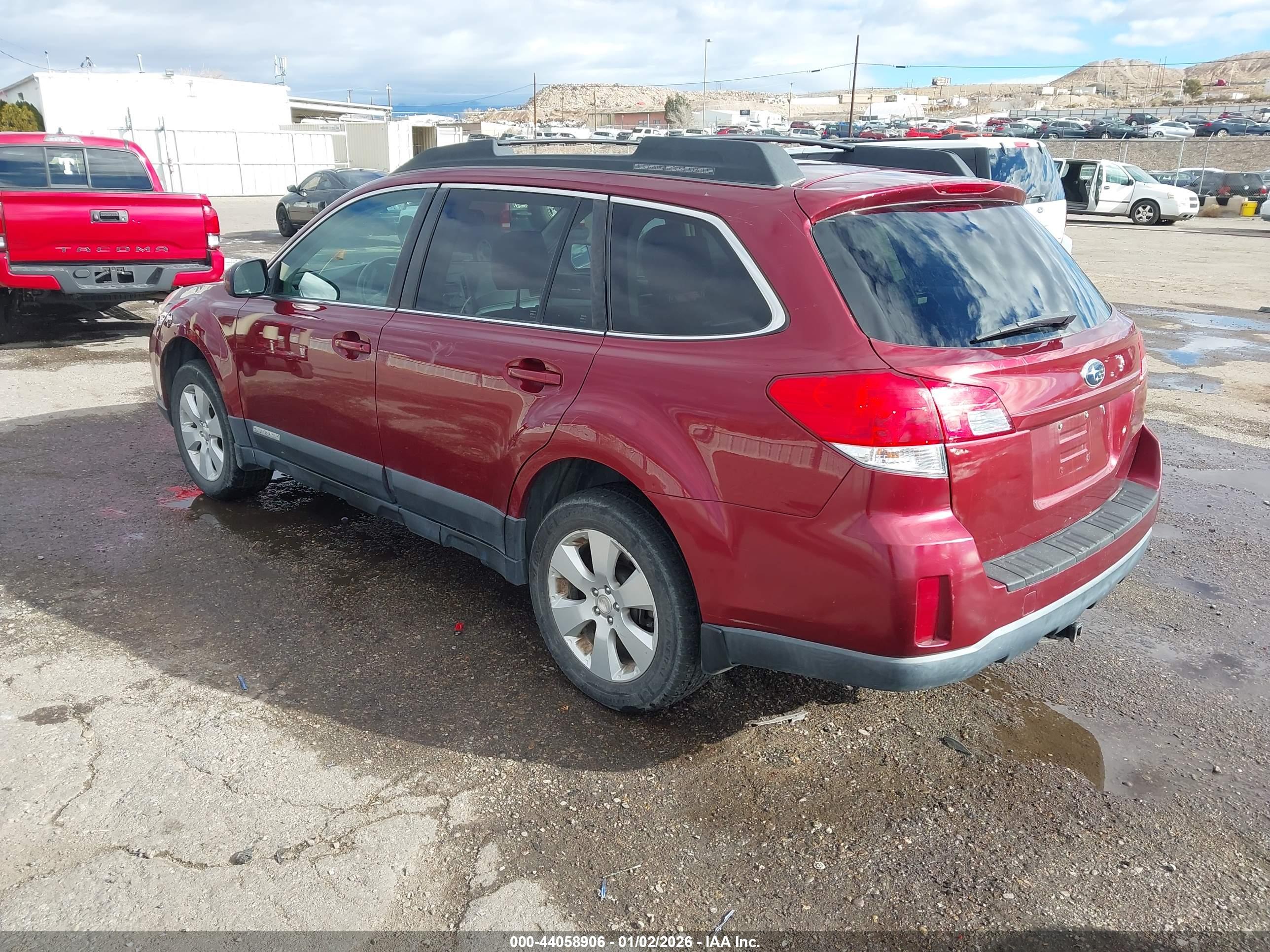 SUBARU OUTBACK image 3