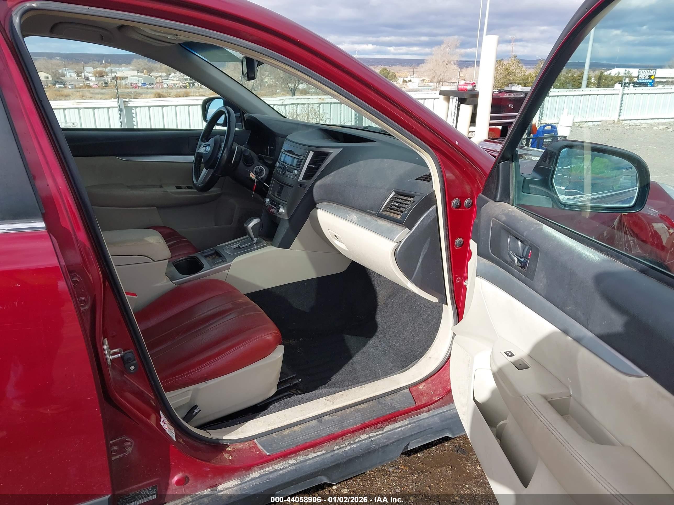 SUBARU OUTBACK image 5