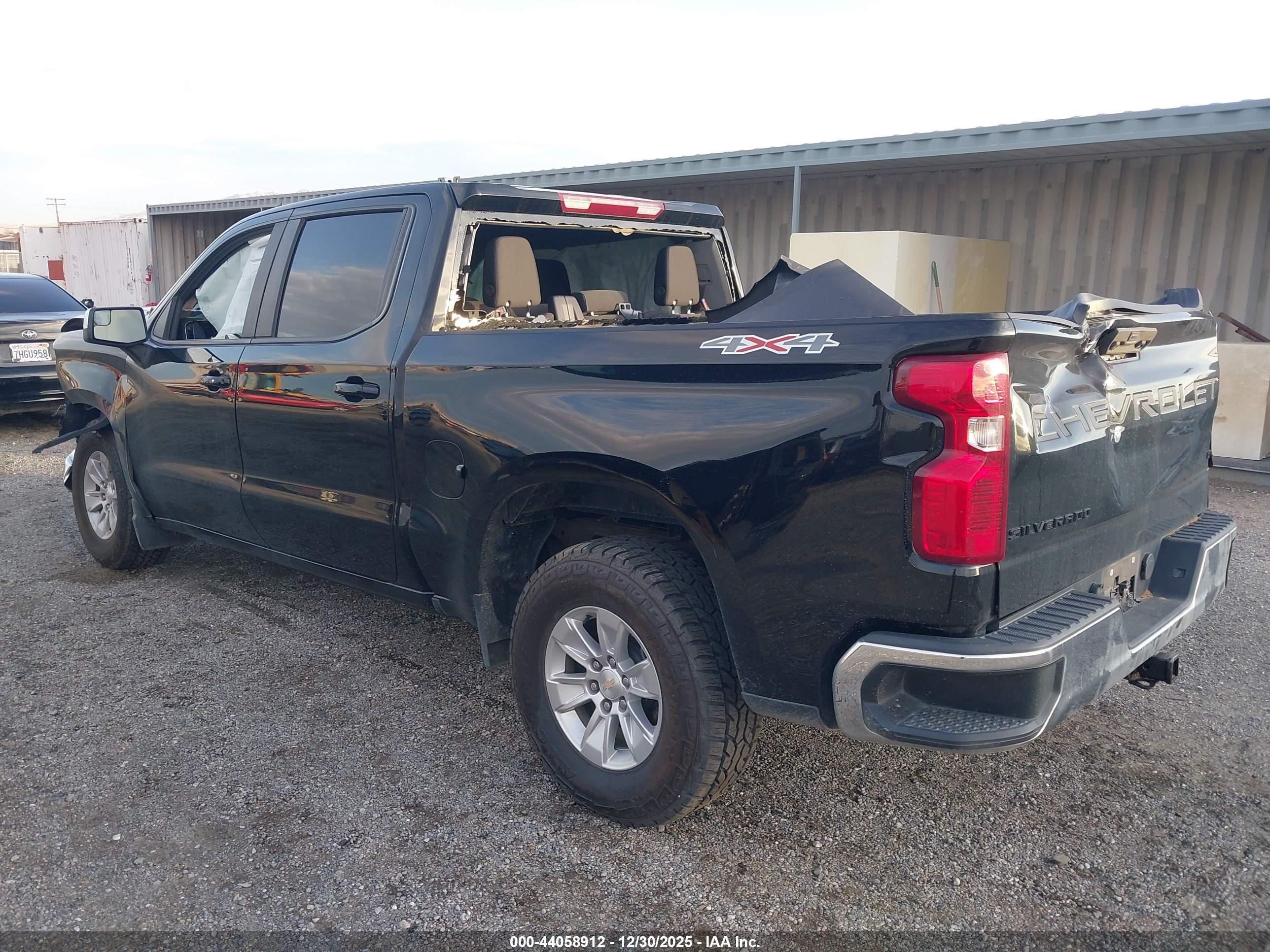CHEVROLET SILVERADO image 3