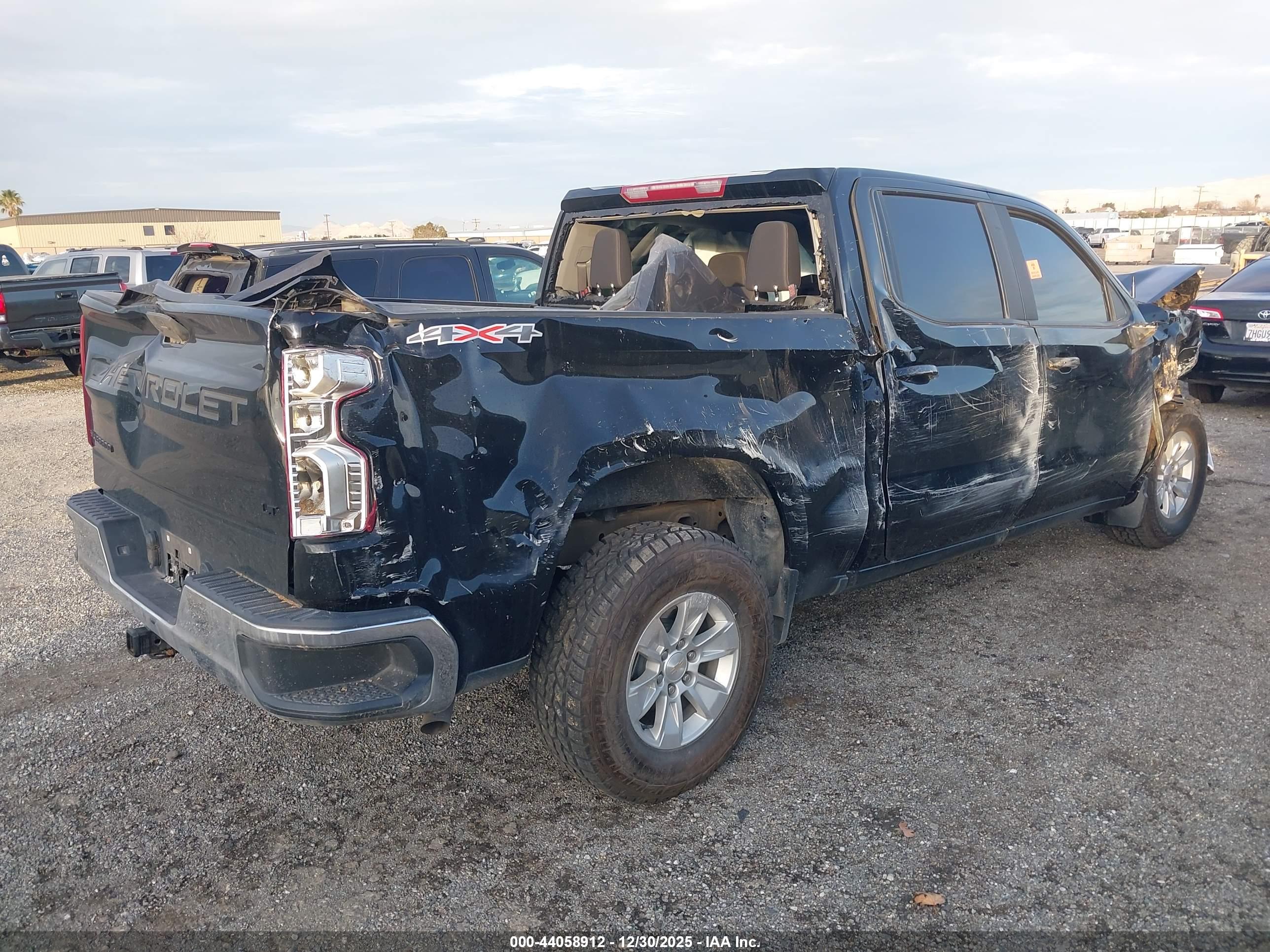 CHEVROLET SILVERADO image 4
