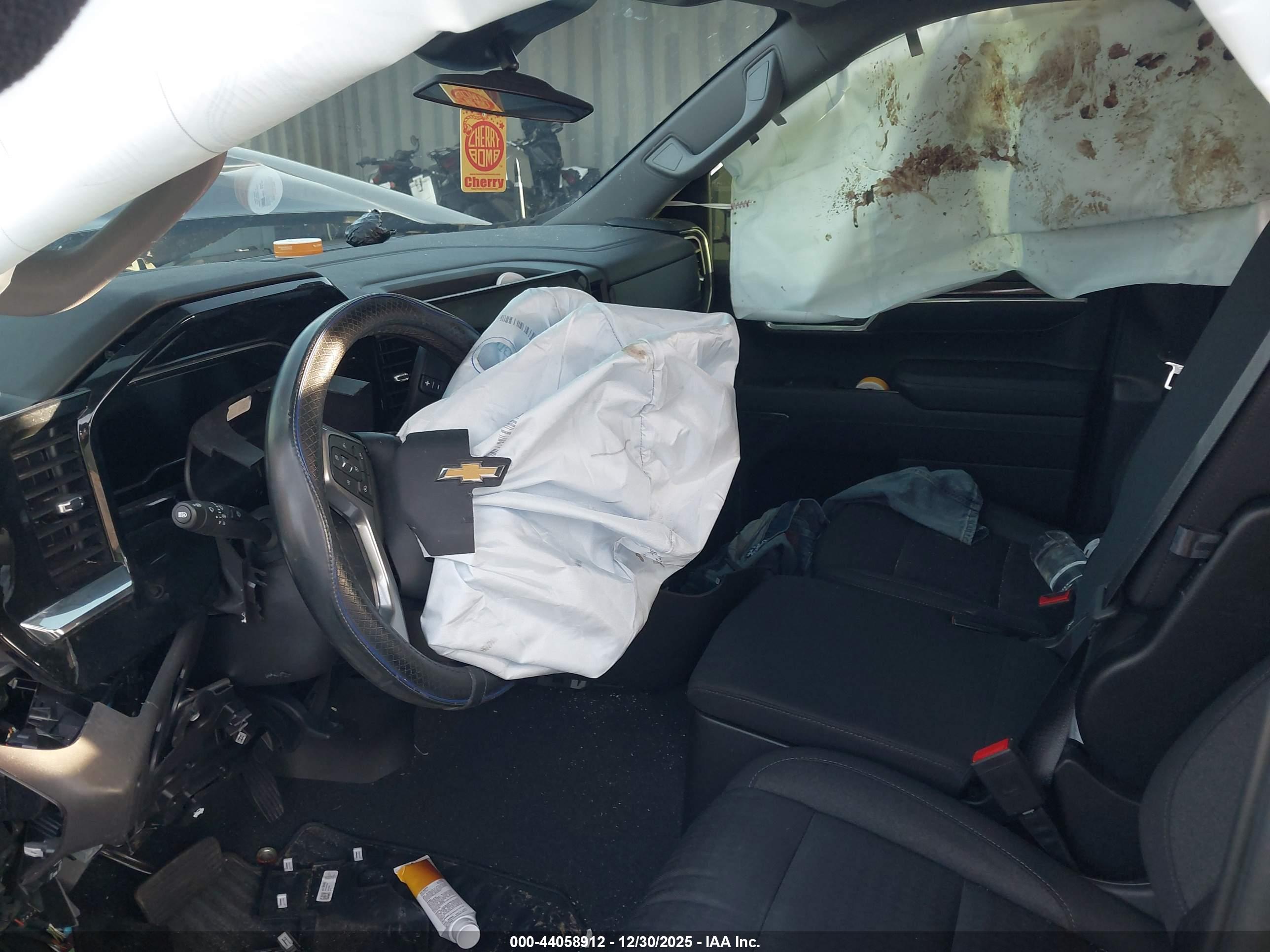 CHEVROLET SILVERADO image 5