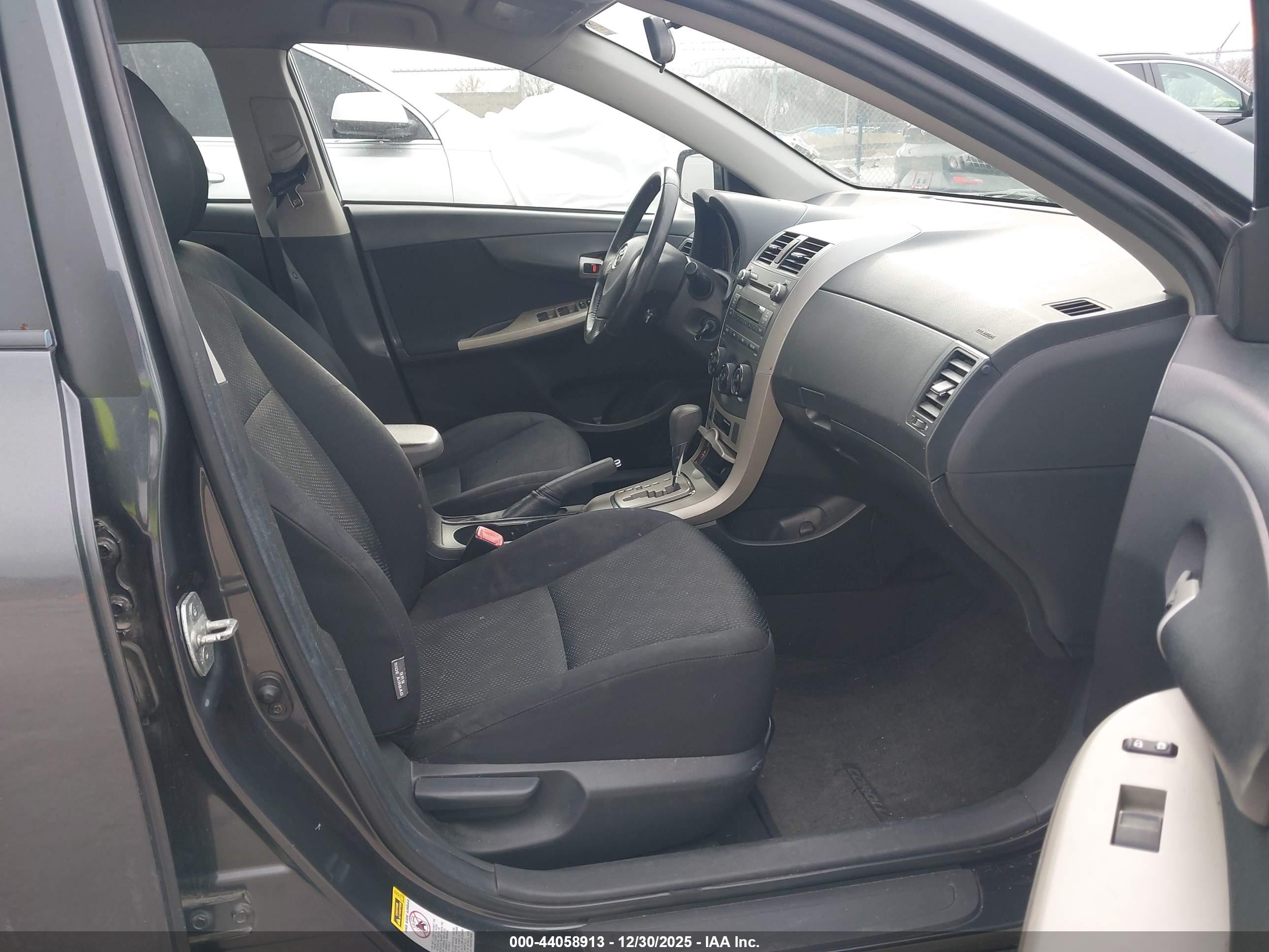 TOYOTA COROLLA image 5