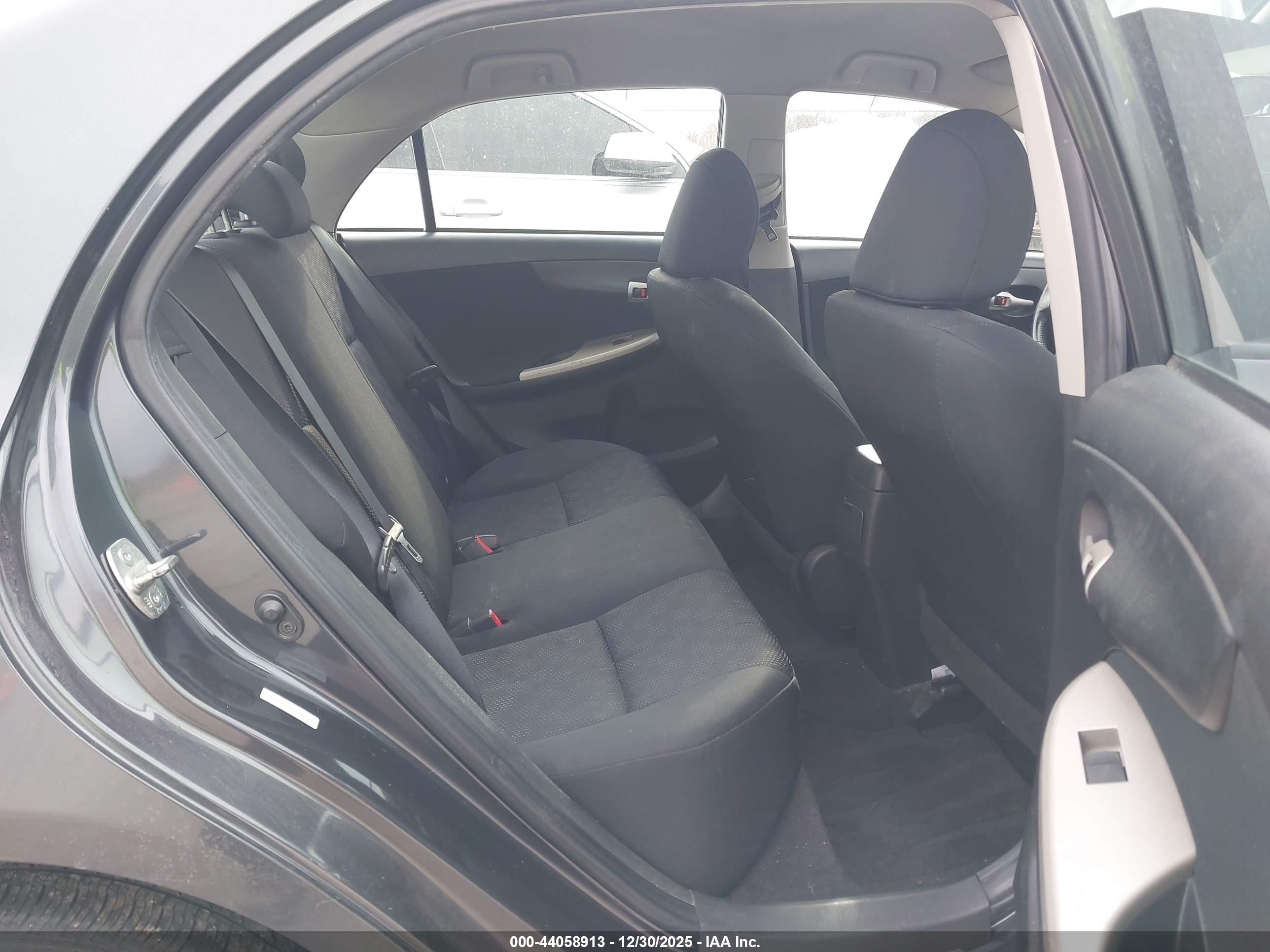 TOYOTA COROLLA image 8