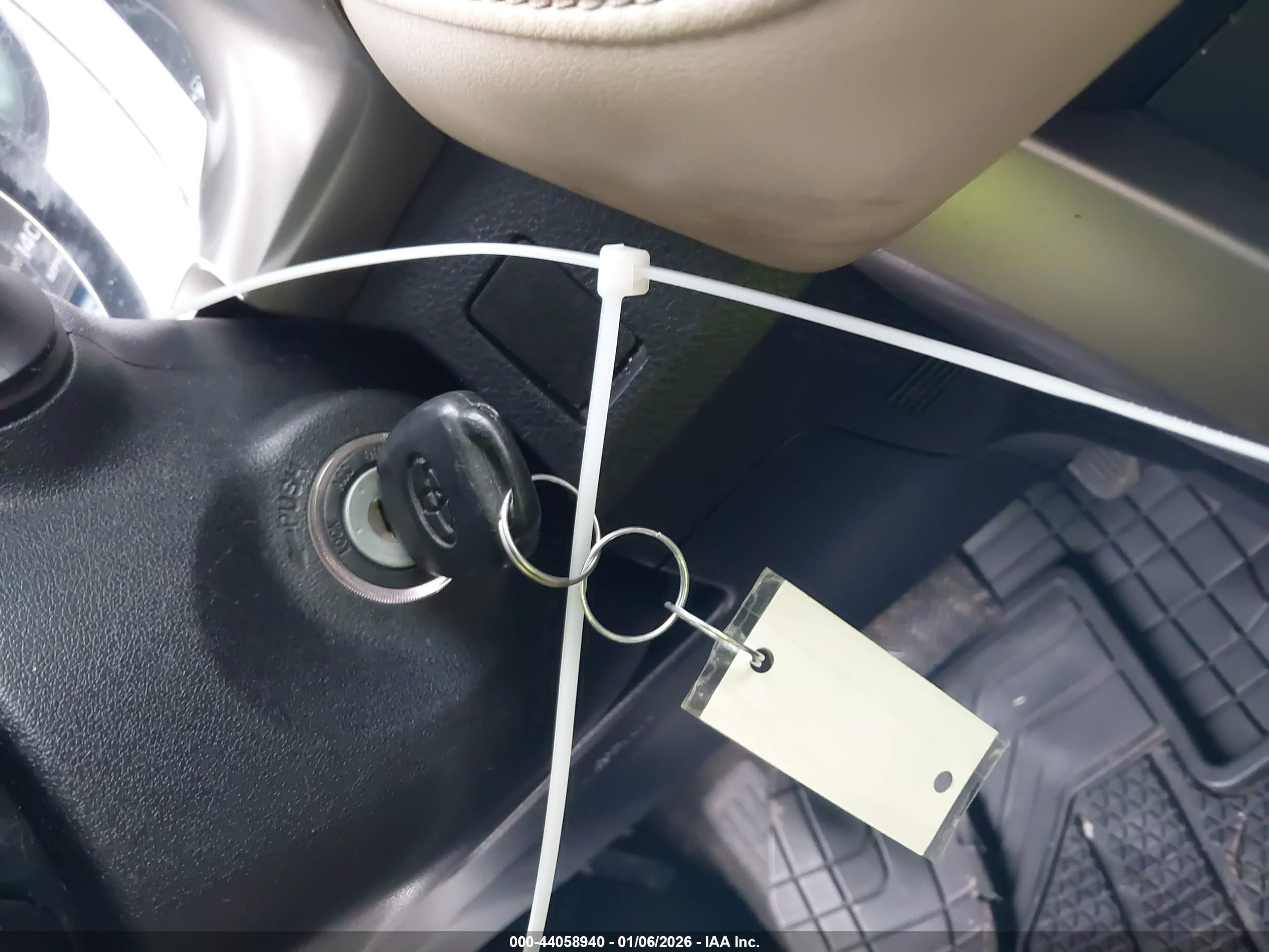 TOYOTA RAV4 image 11