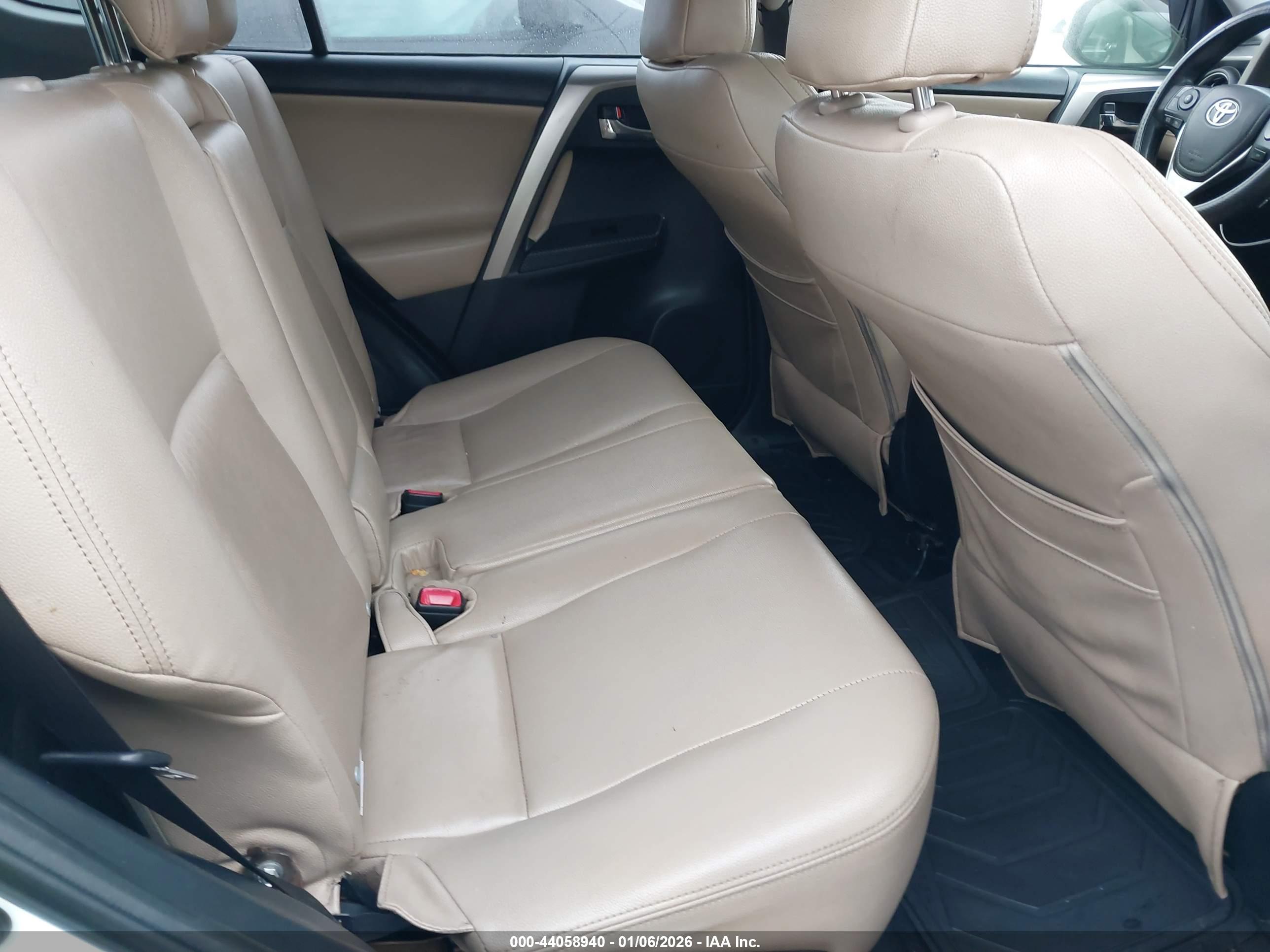 TOYOTA RAV4 image 8