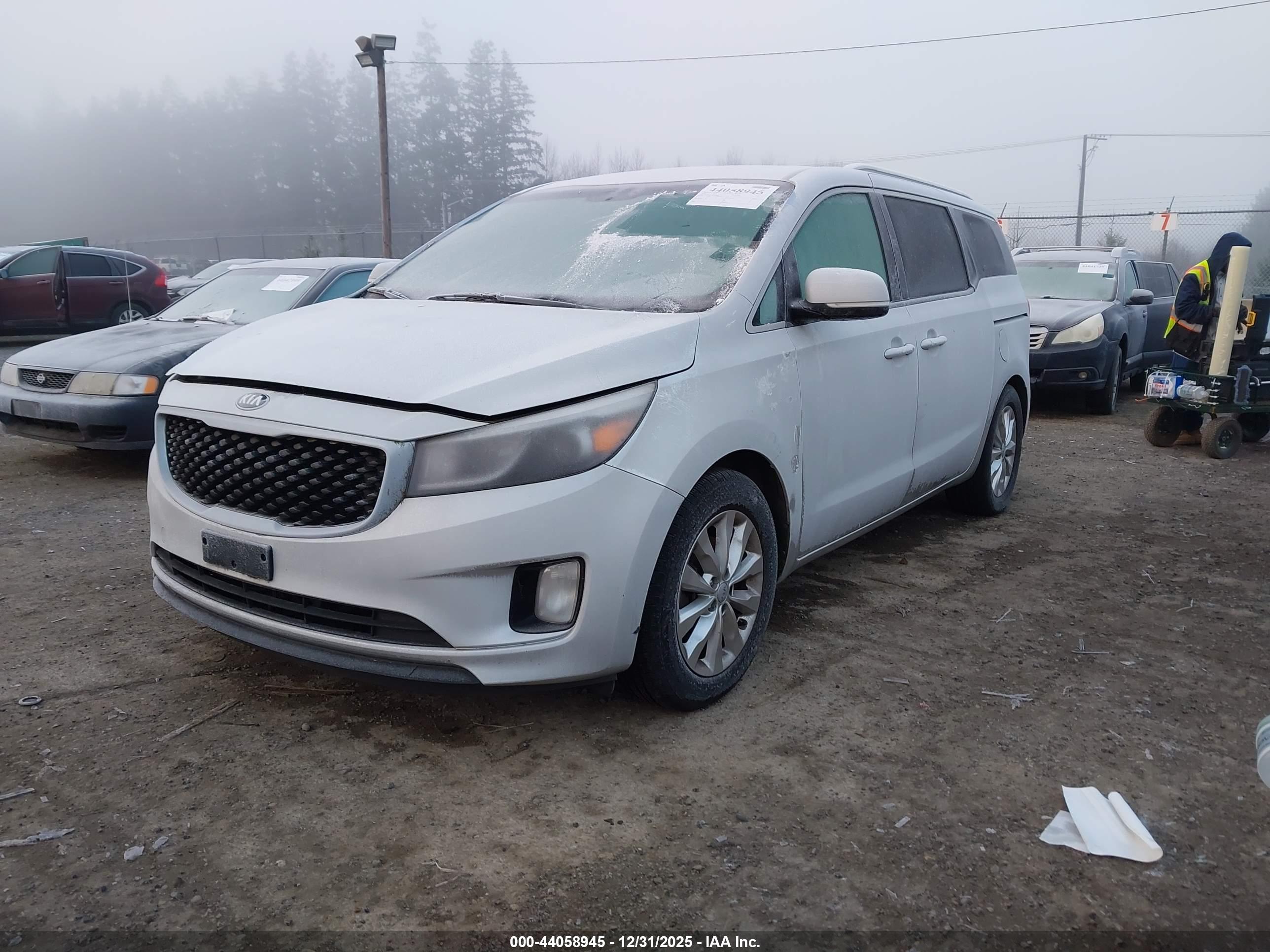 KIA SEDONA image 2