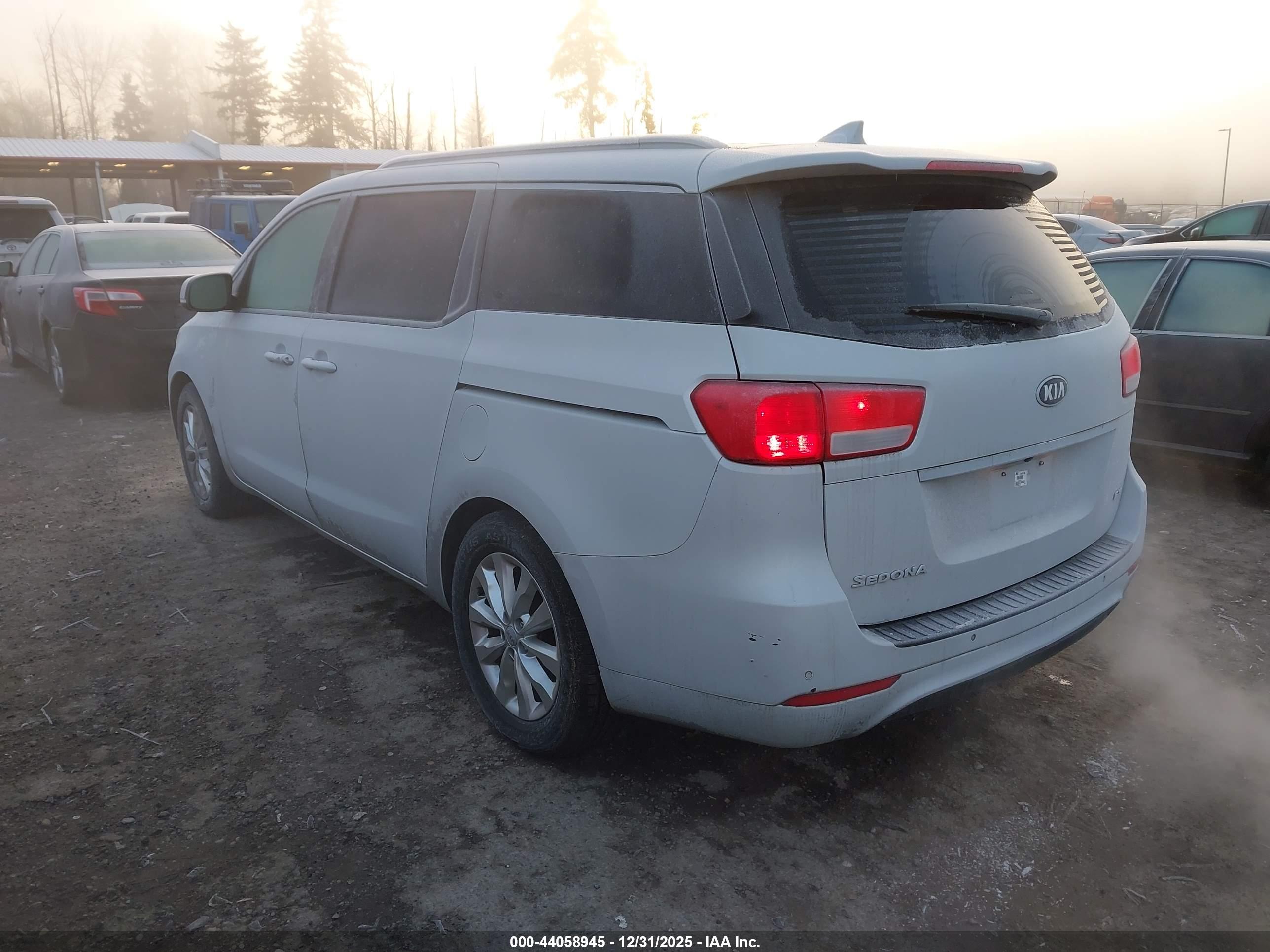 KIA SEDONA image 3