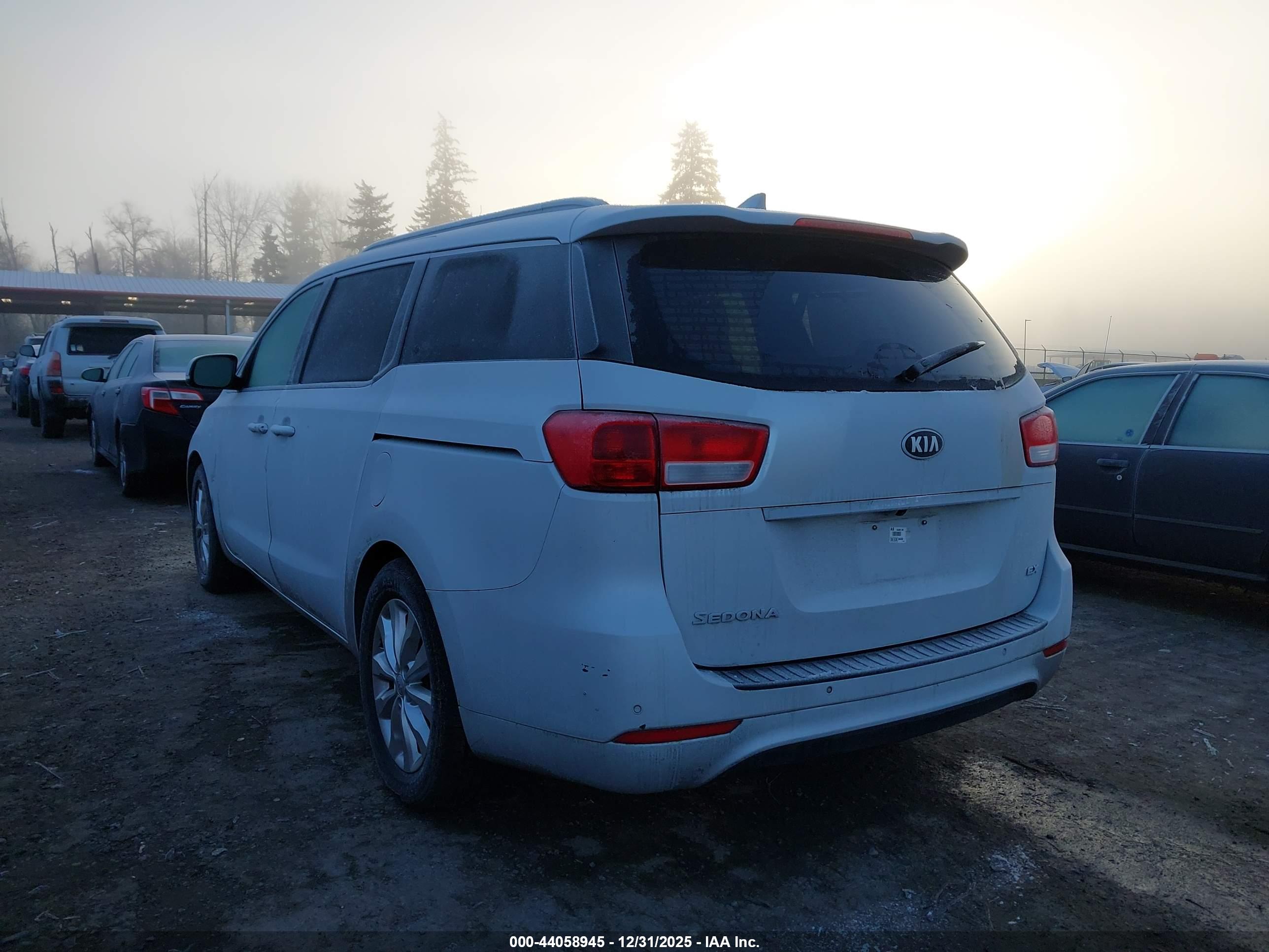 KIA SEDONA image 6