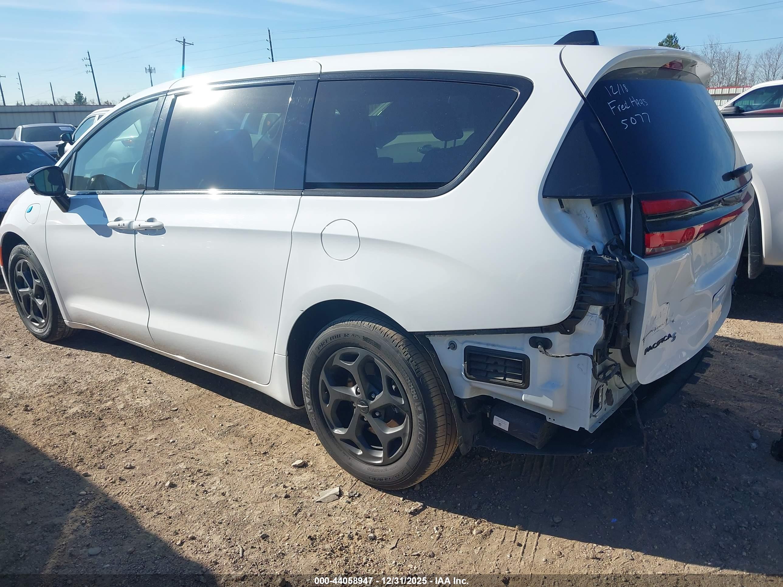 CHRYSLER PACIFICA image 3
