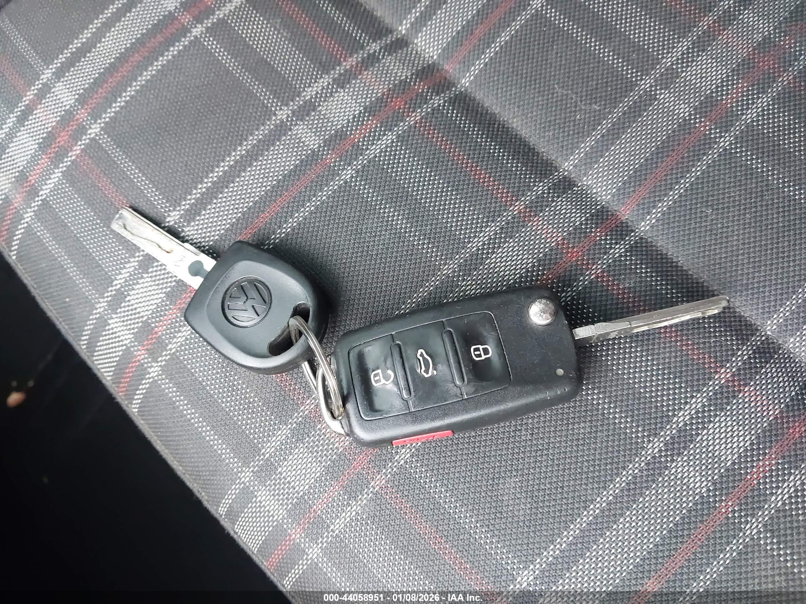 VOLKSWAGEN GTI image 11