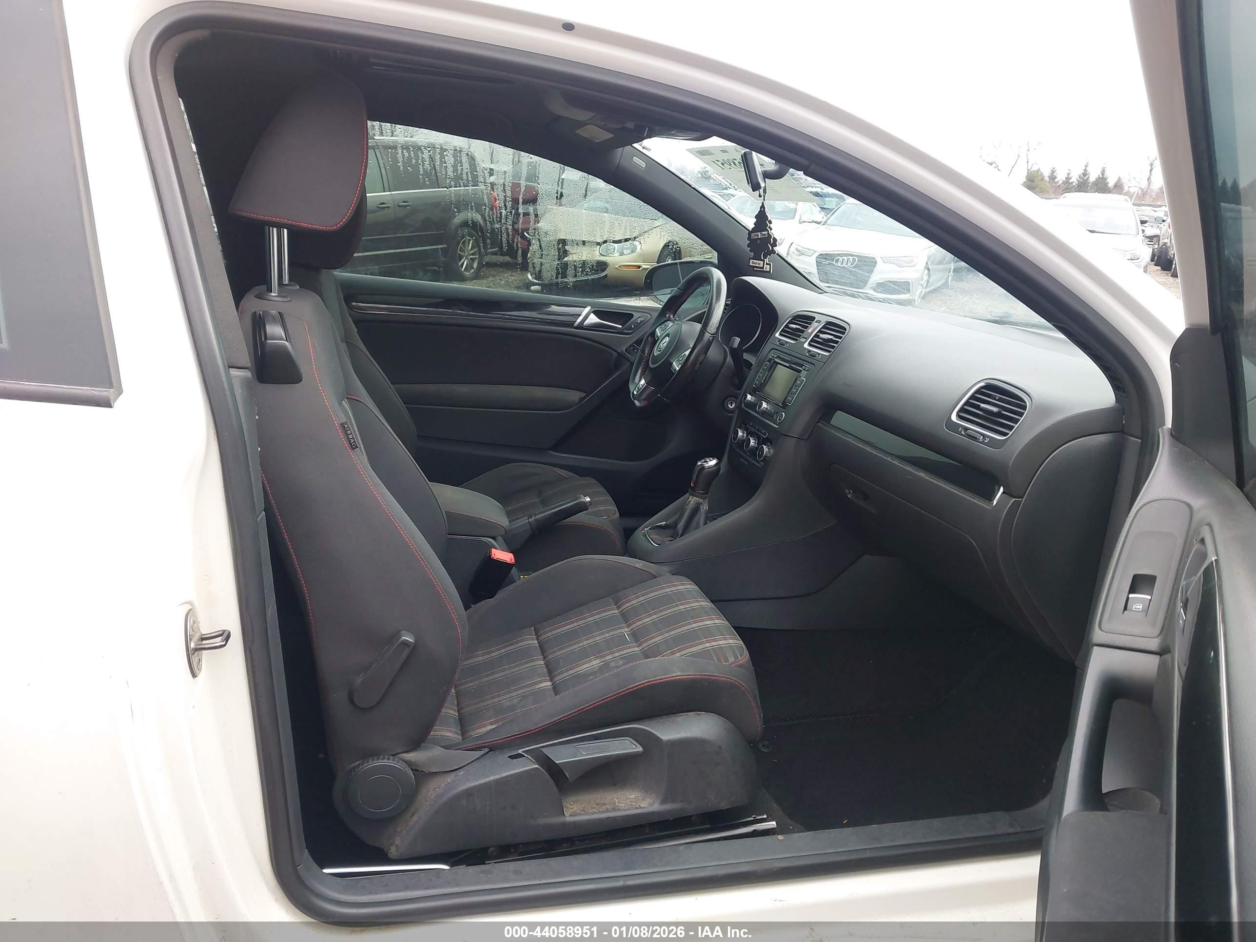 VOLKSWAGEN GTI image 5