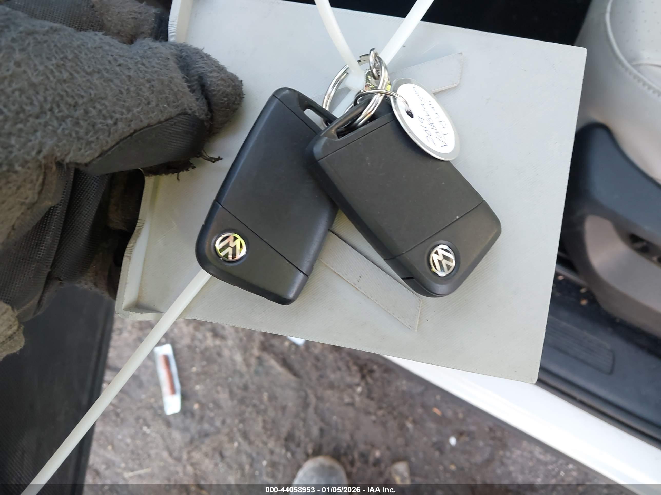 VOLKSWAGEN TIGUAN image 11