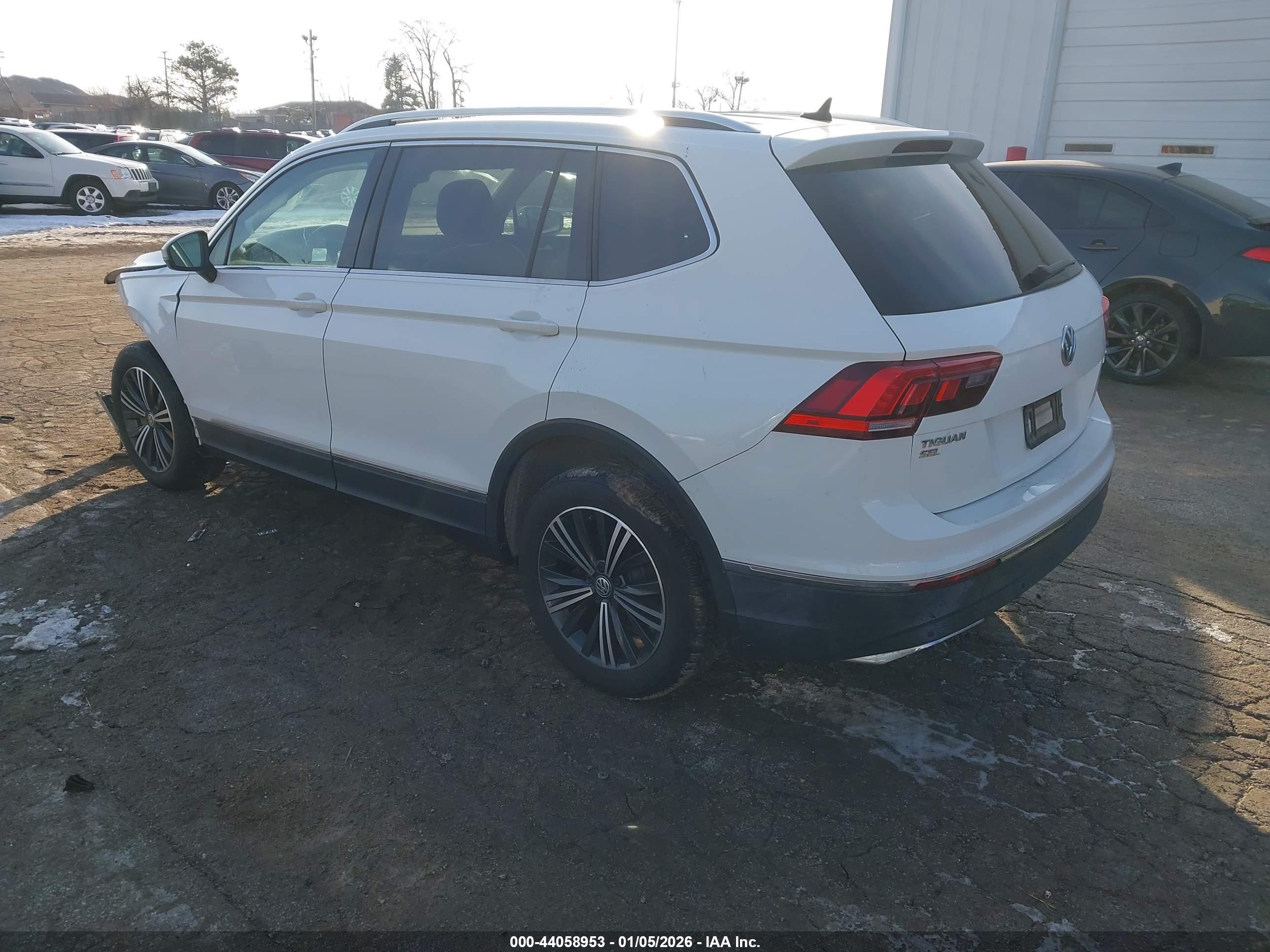 VOLKSWAGEN TIGUAN image 3