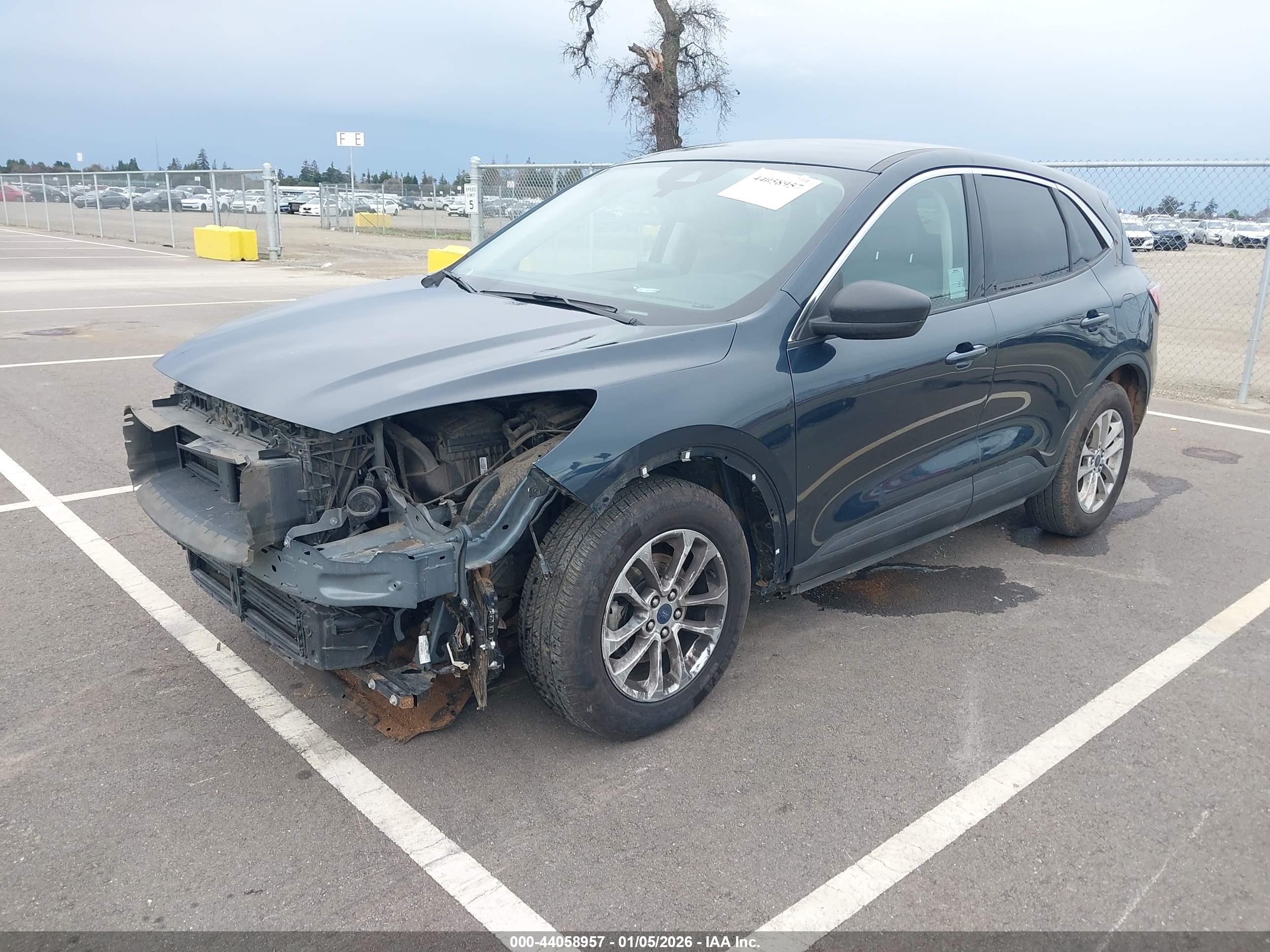 FORD ESCAPE image 2