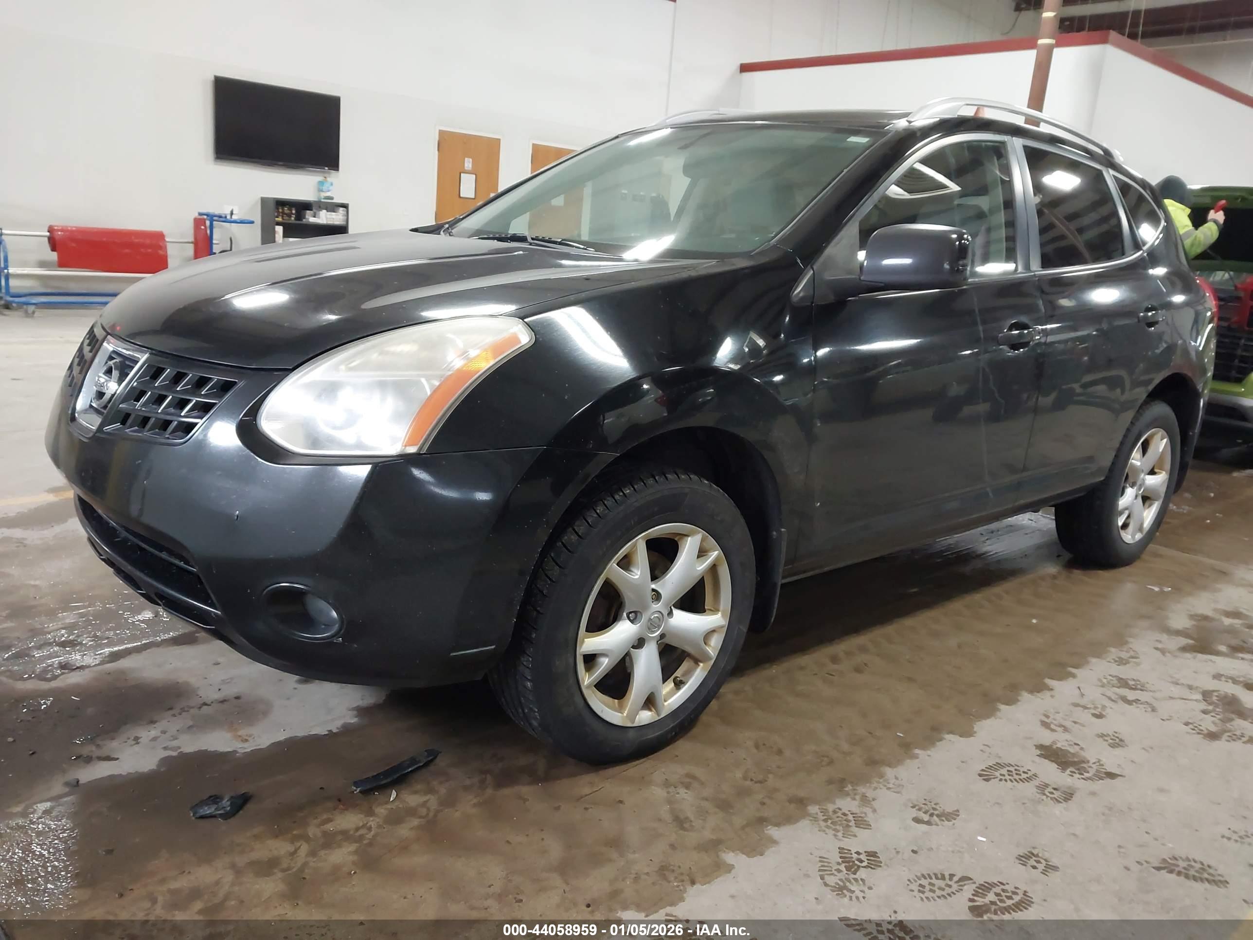 NISSAN ROGUE image 2