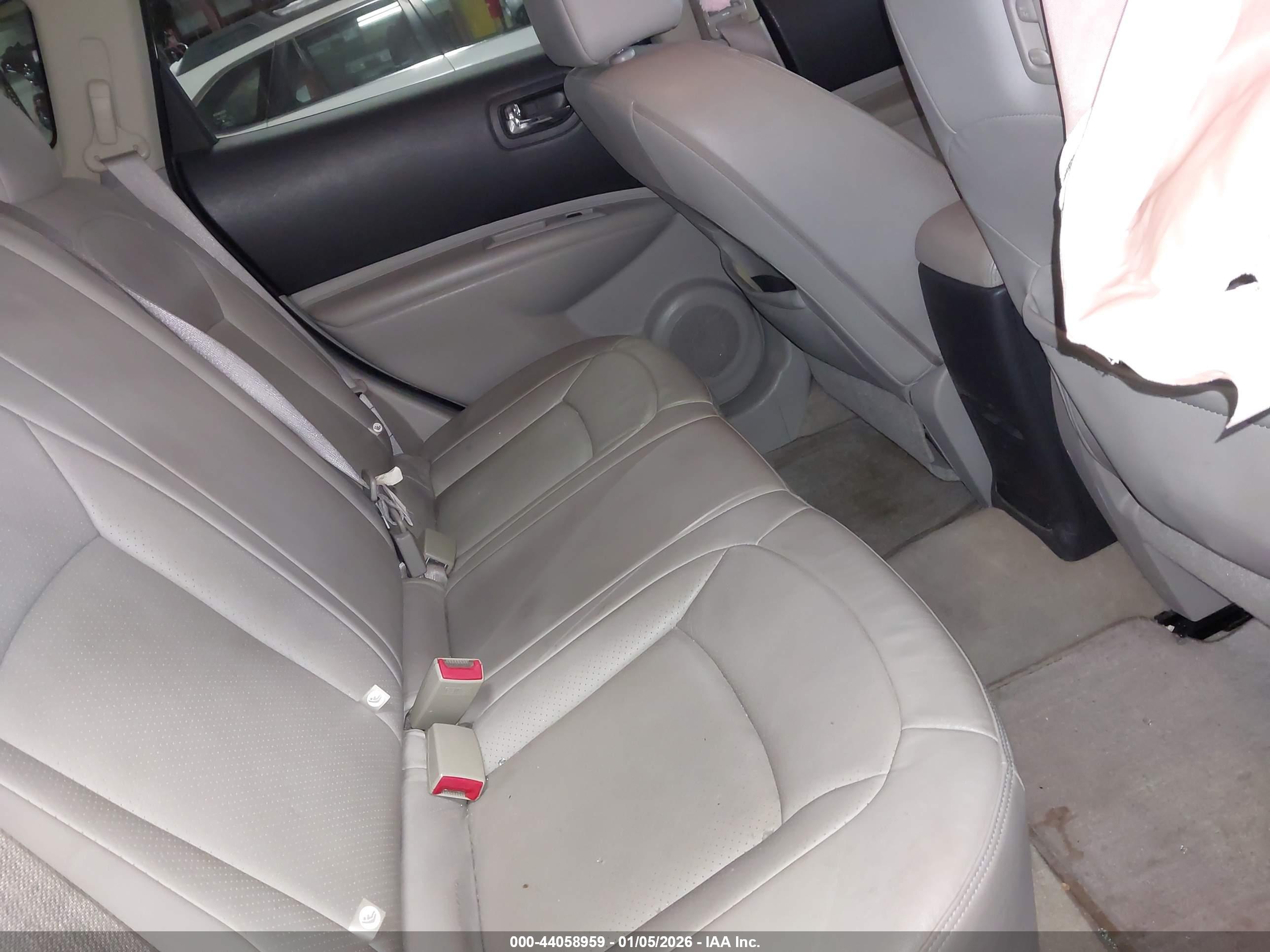 NISSAN ROGUE image 8