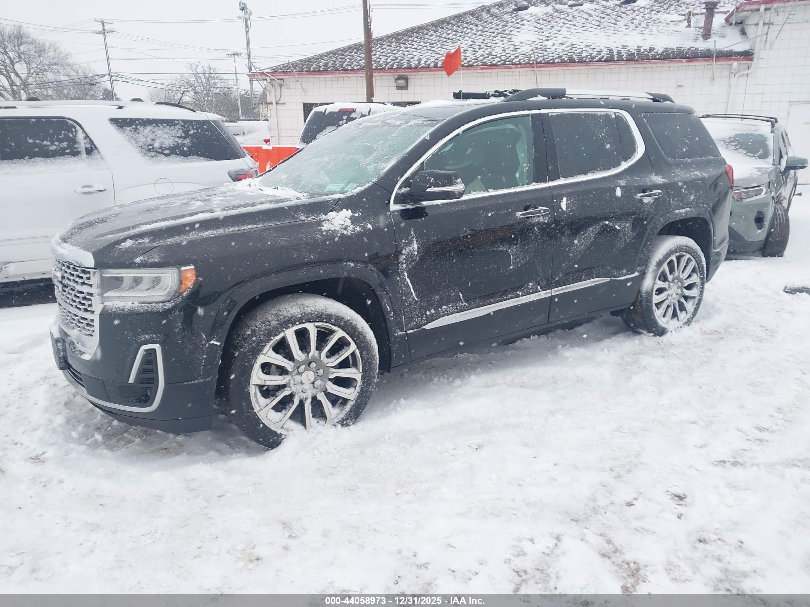 GMC ACADIA image 2
