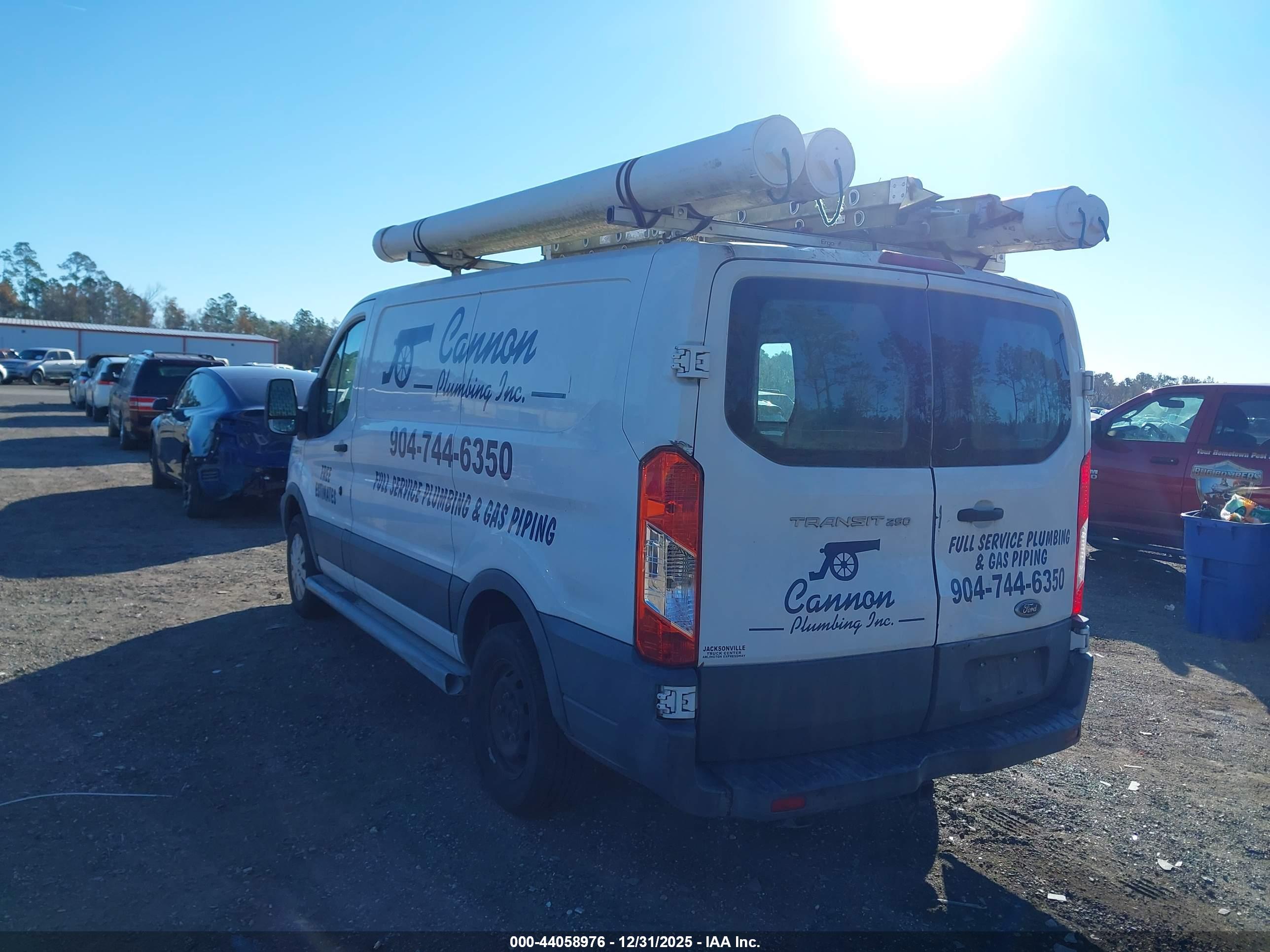 FORD TRANSIT-250 image 3