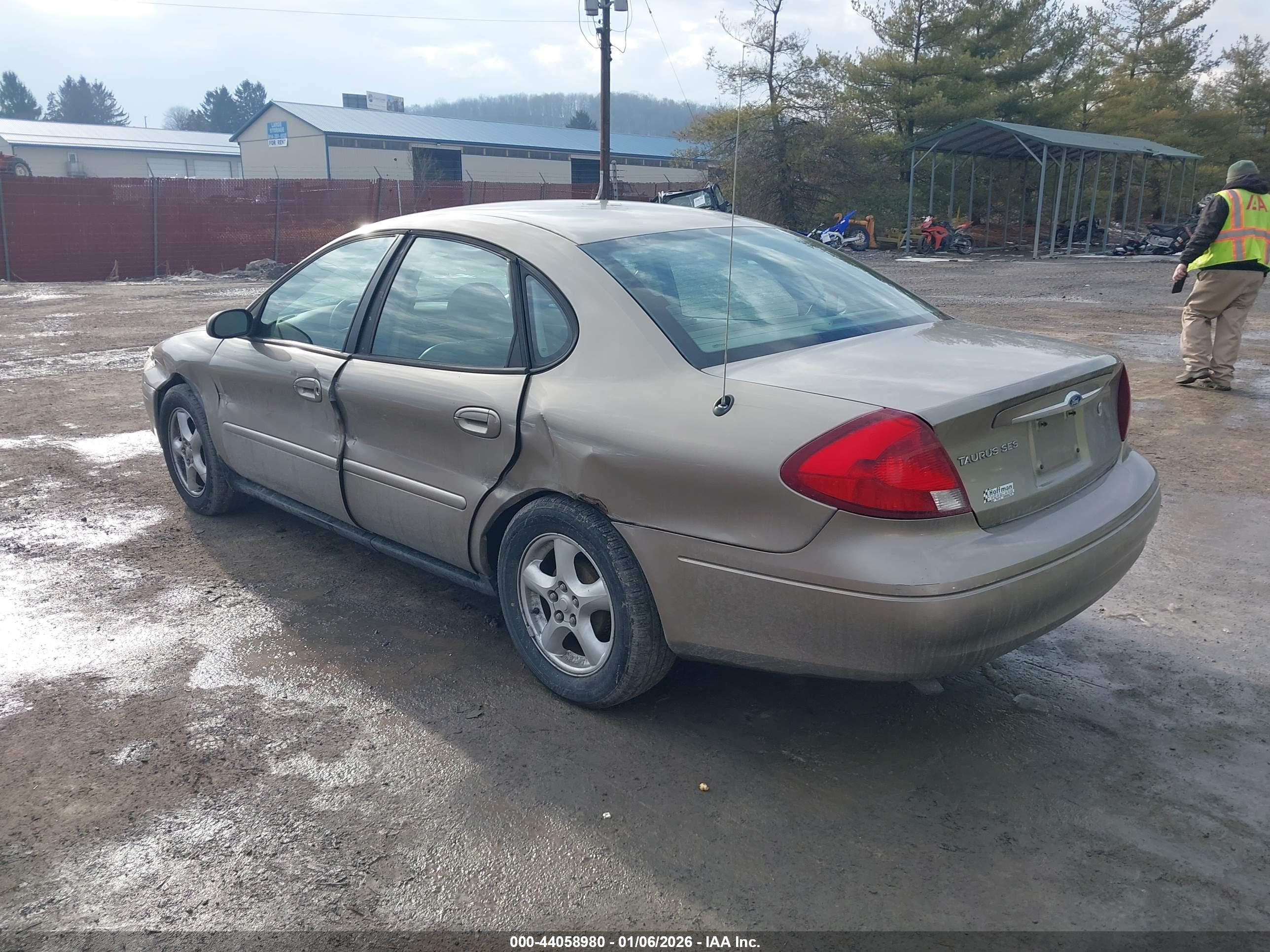 FORD TAURUS image 3