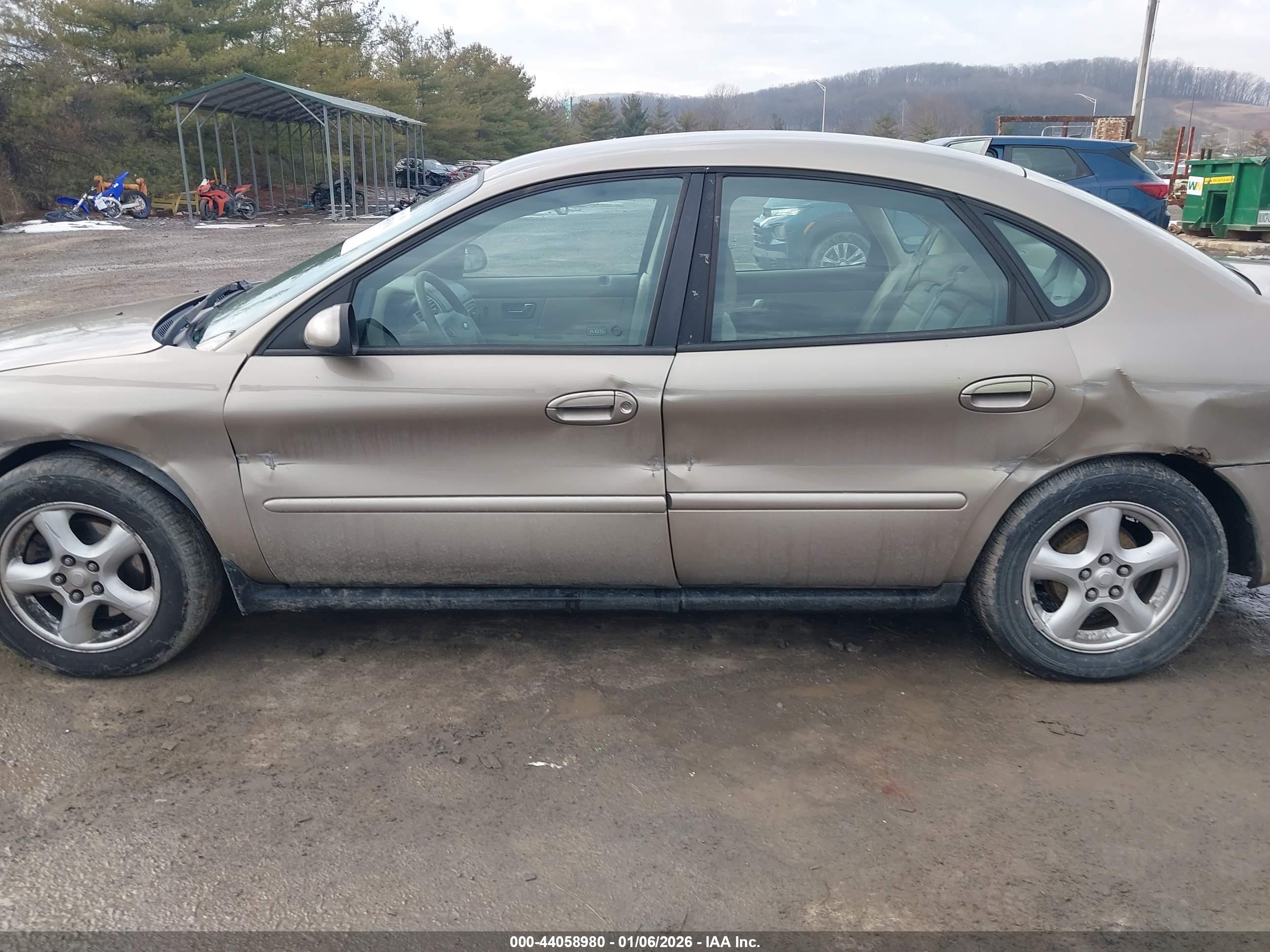 FORD TAURUS image 6