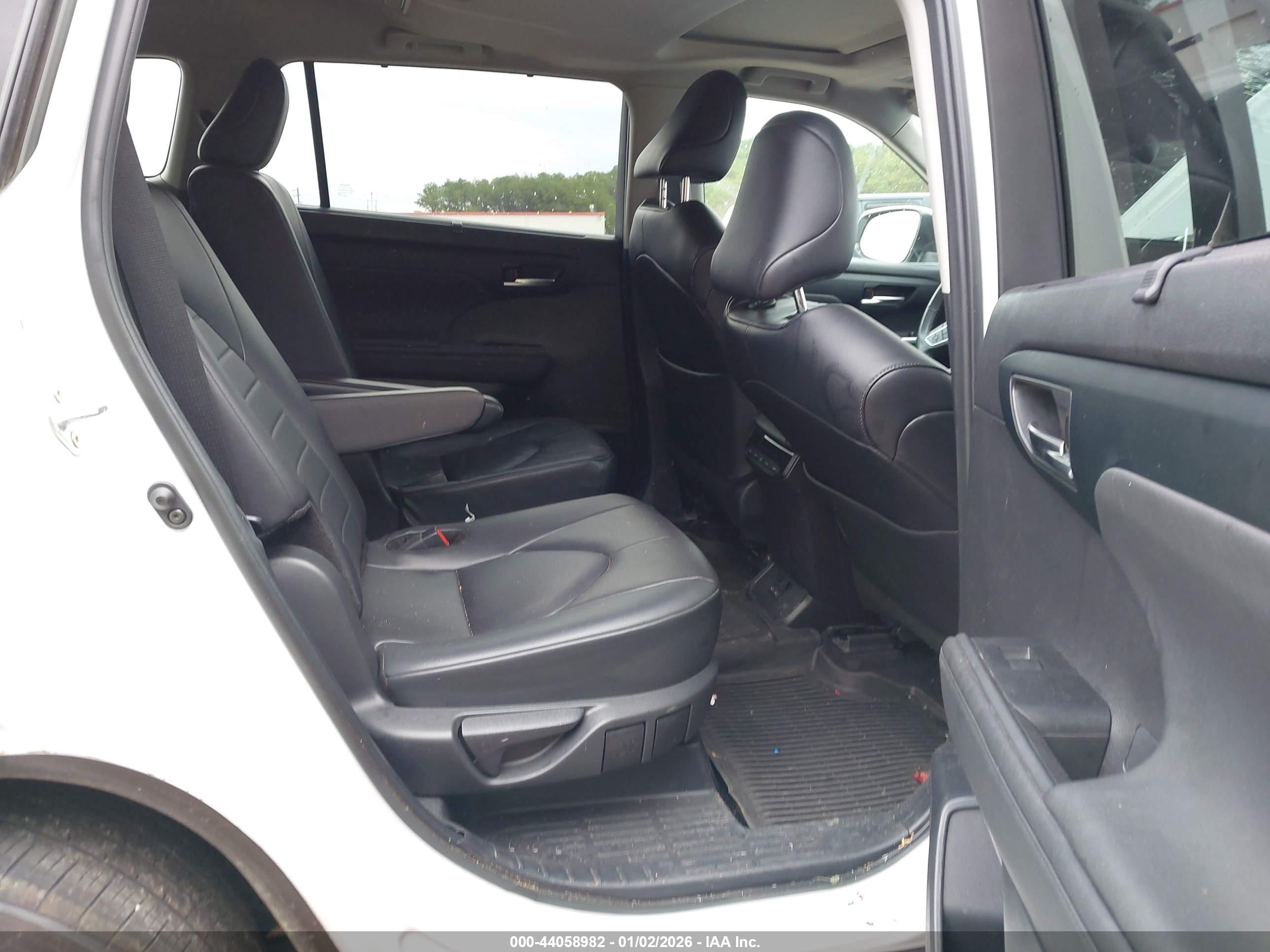 TOYOTA HIGHLANDER image 8