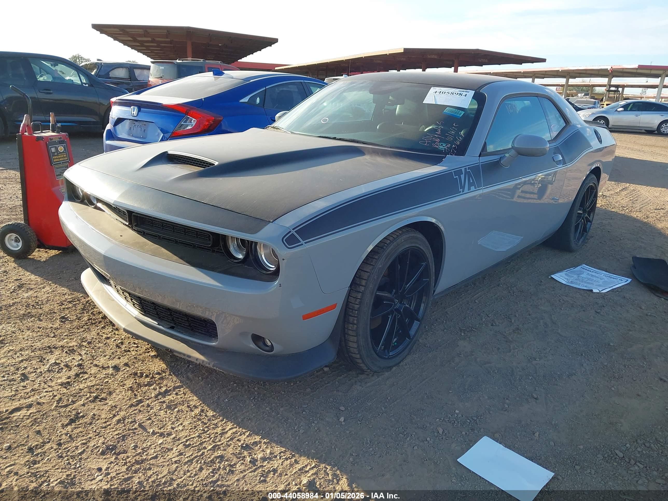 DODGE CHALLENGER image 2