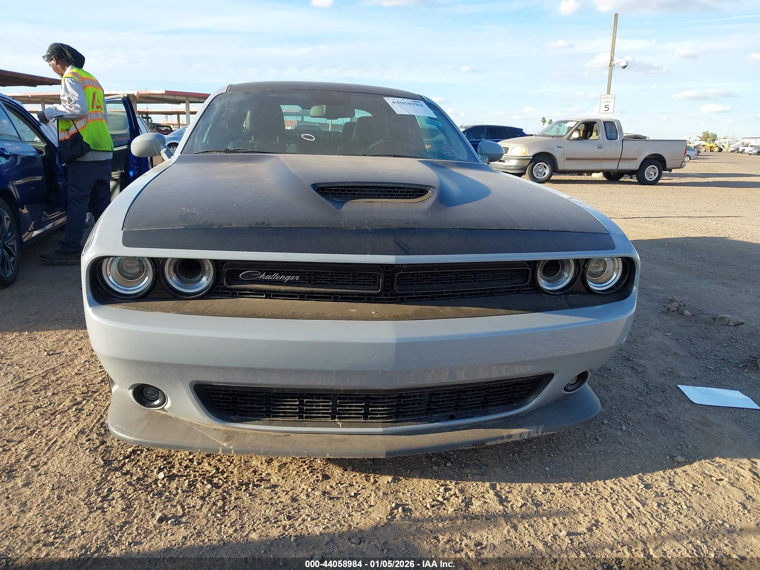 DODGE CHALLENGER image 6