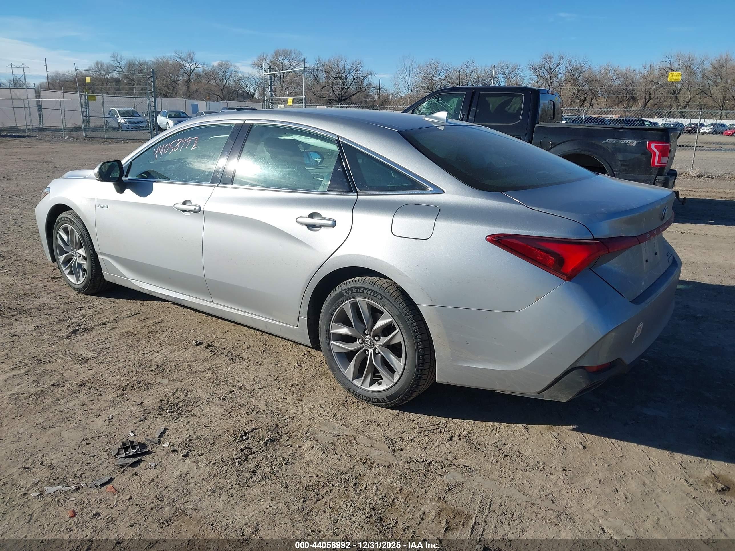 TOYOTA AVALON image 3