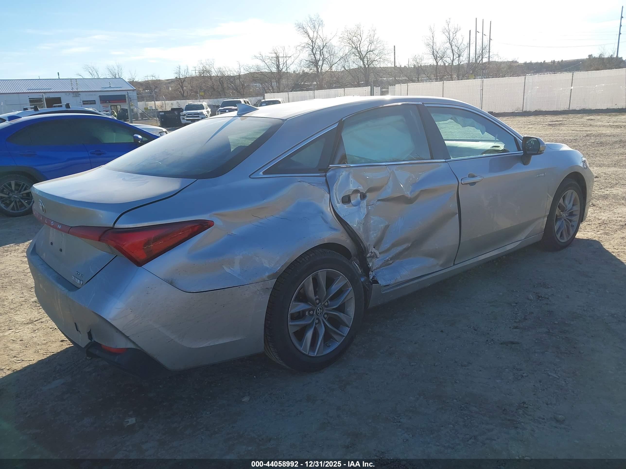 TOYOTA AVALON image 4