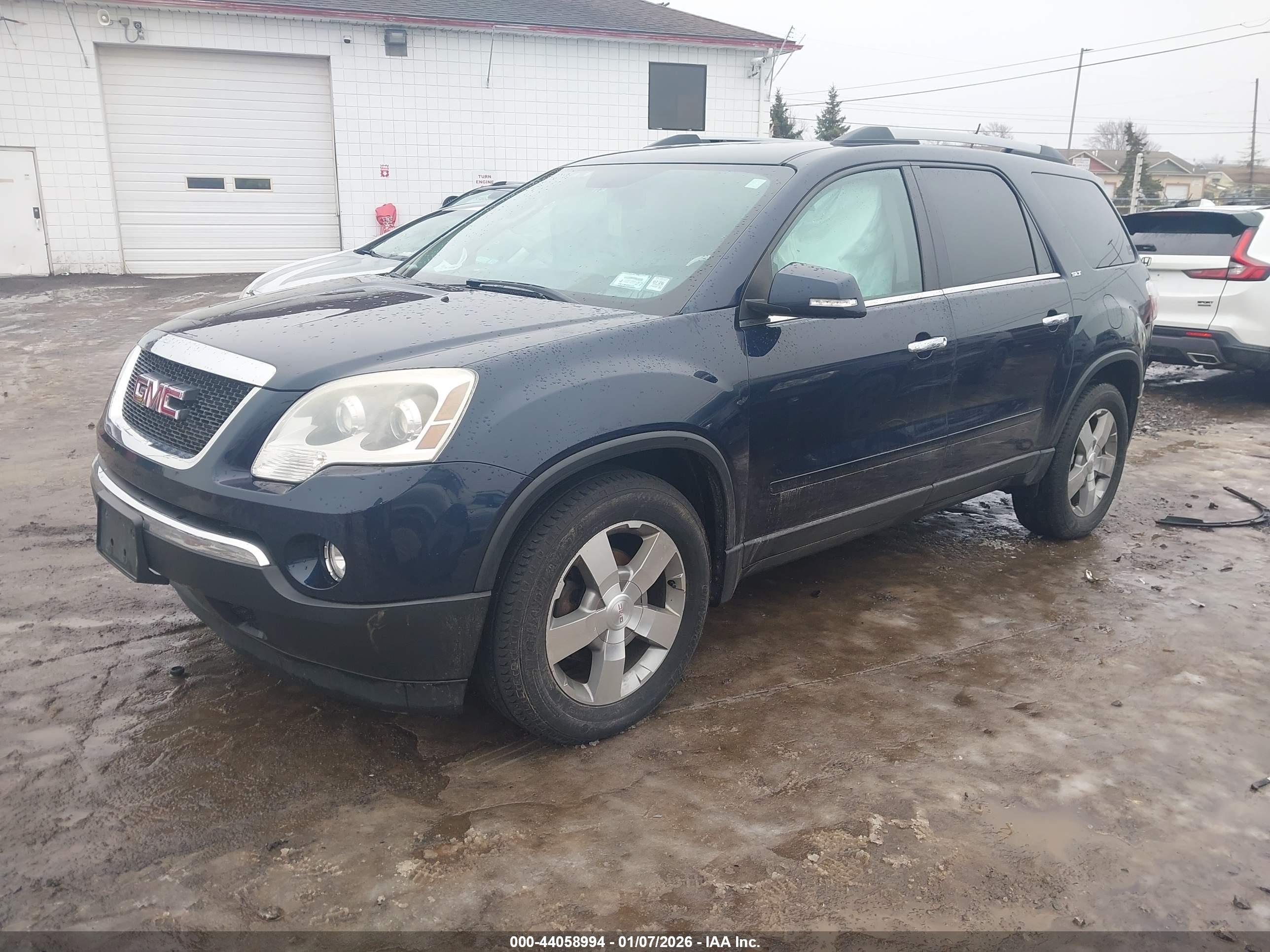 GMC ACADIA image 2