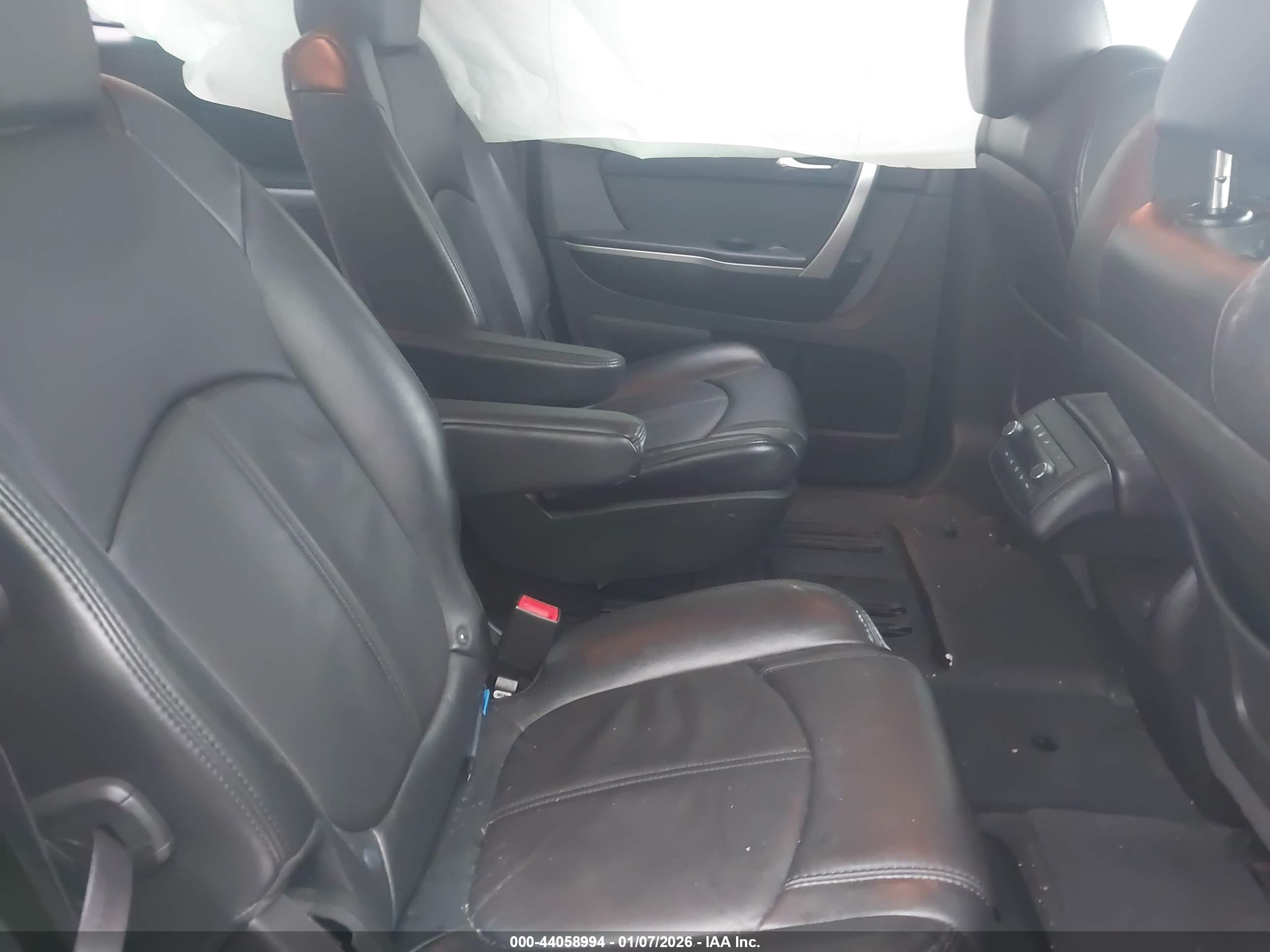 GMC ACADIA image 8