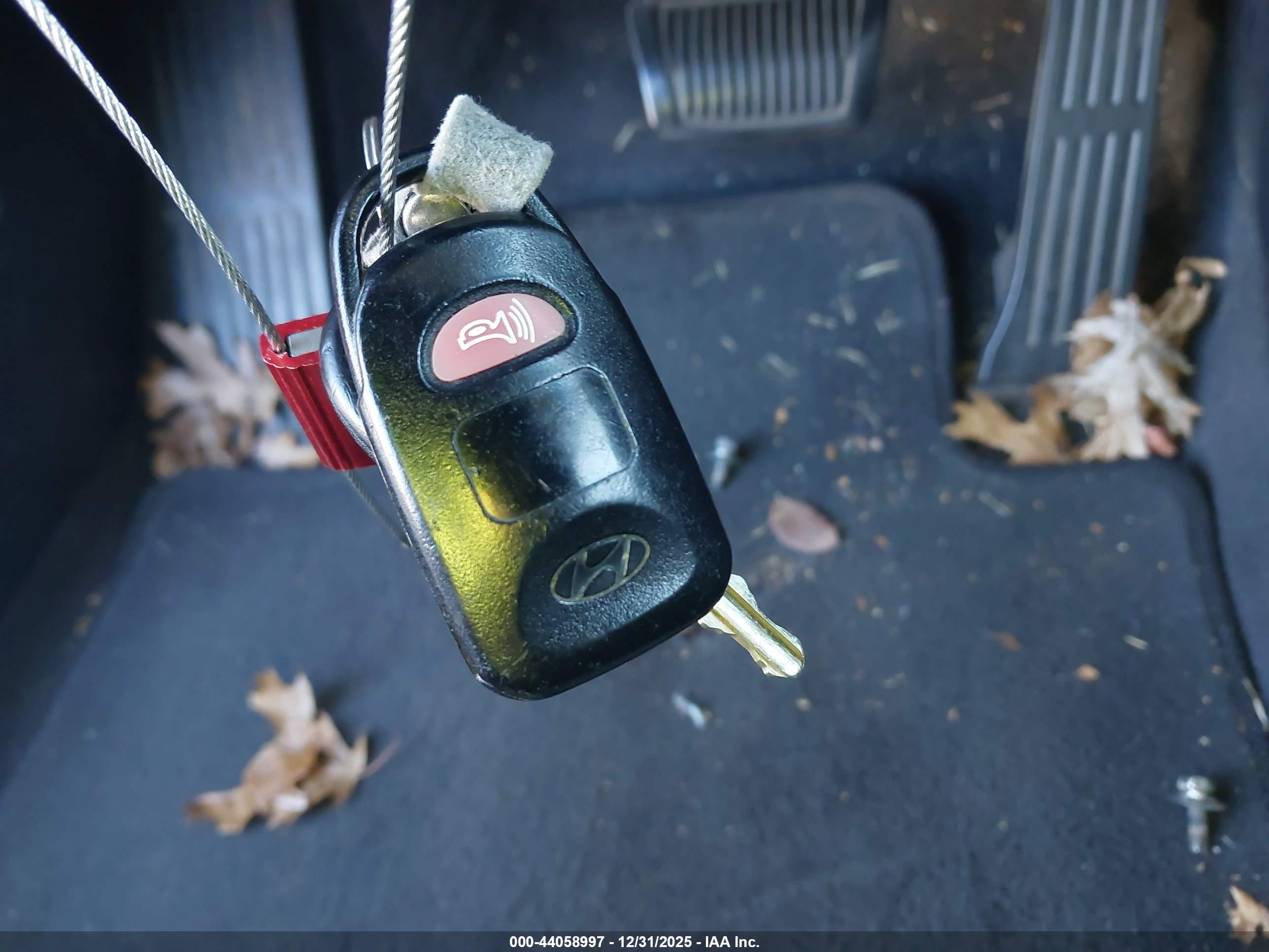 HYUNDAI ELANTRA image 11