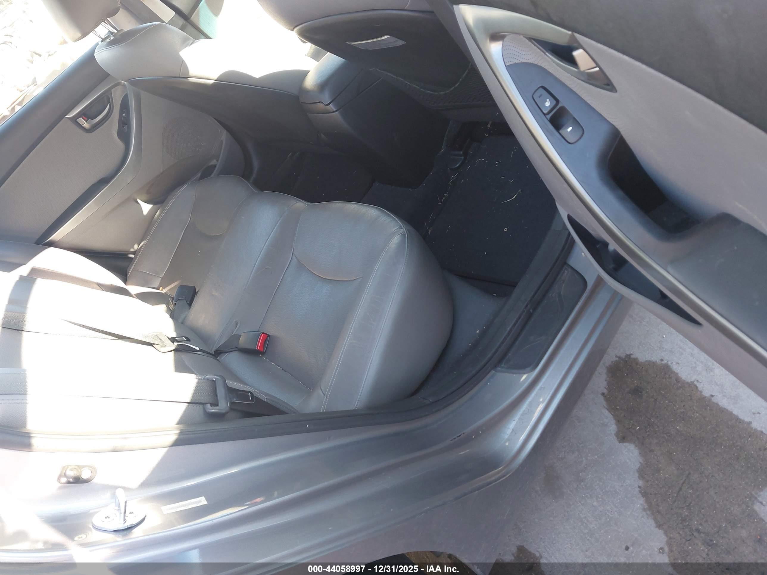 HYUNDAI ELANTRA image 8