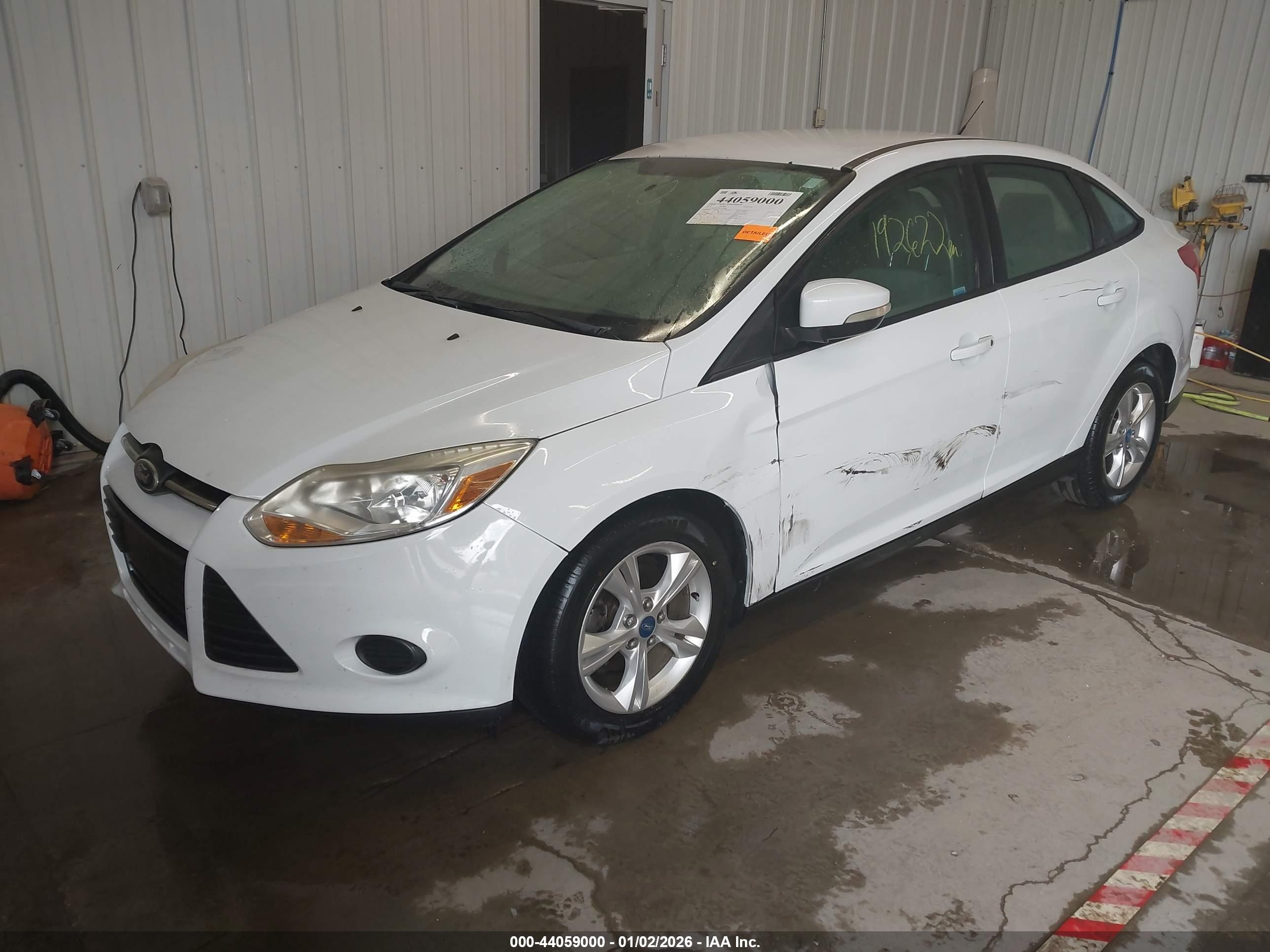 FORD FOCUS image 2