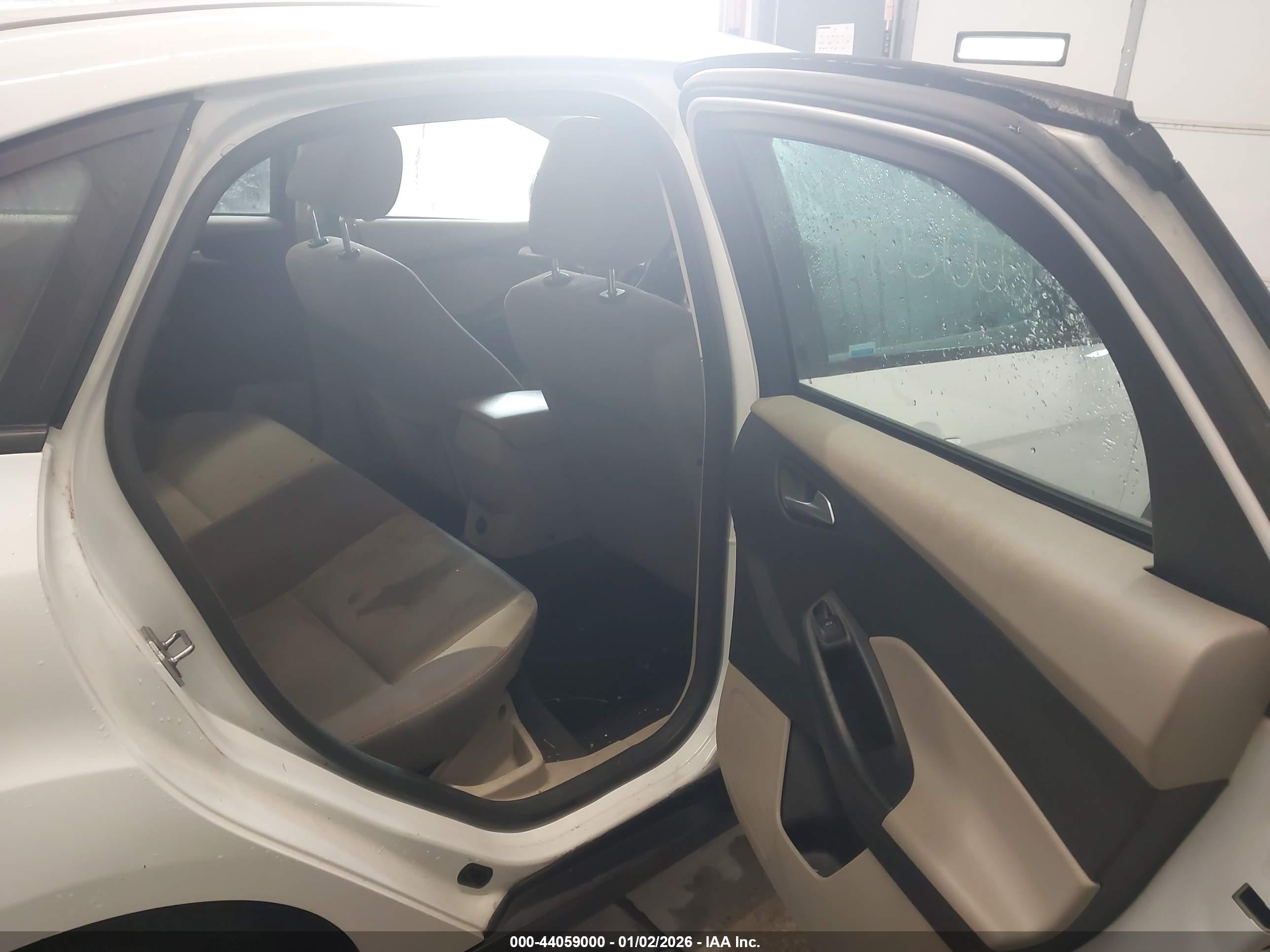 FORD FOCUS image 8