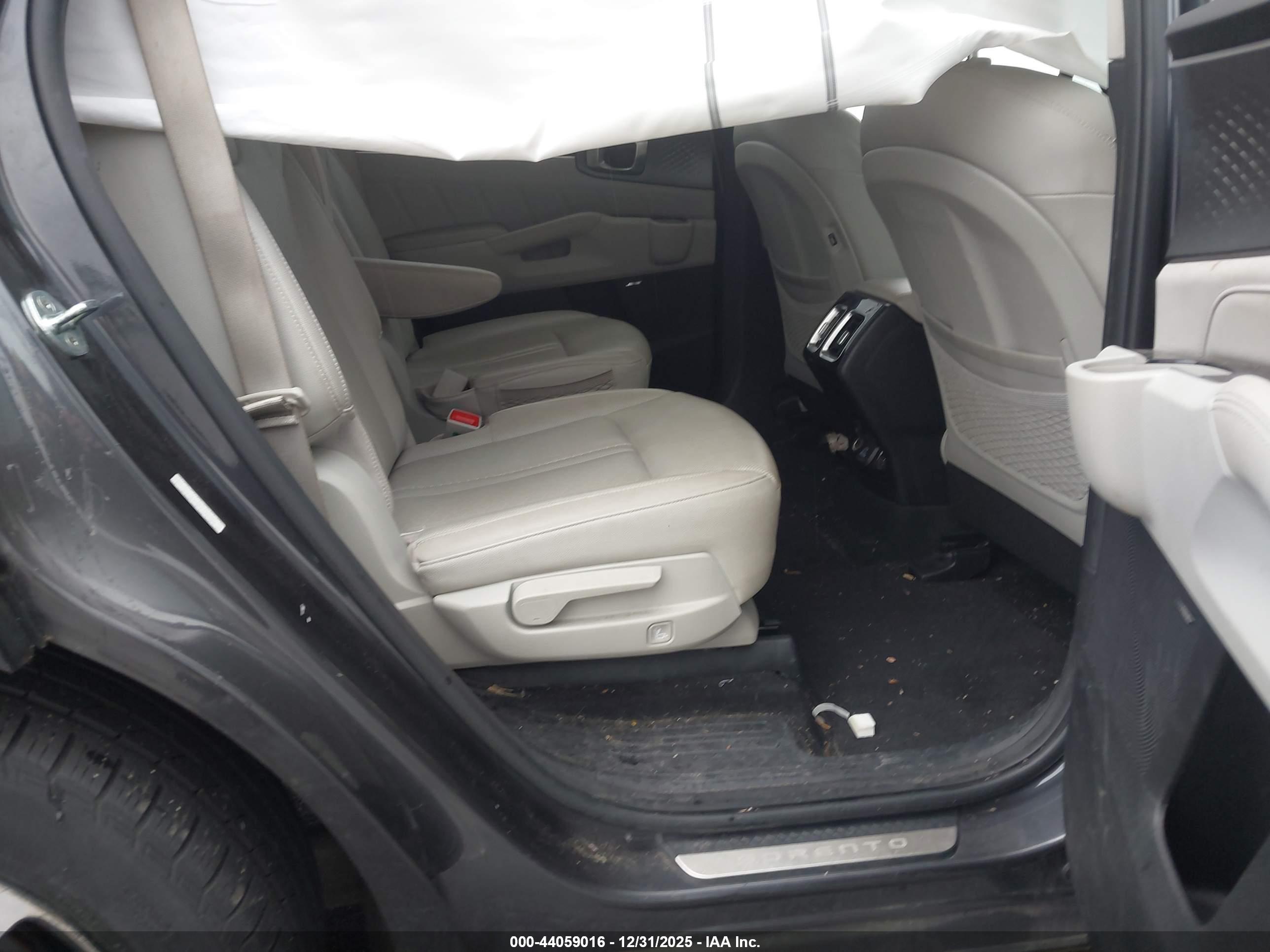 KIA SORENTO image 8
