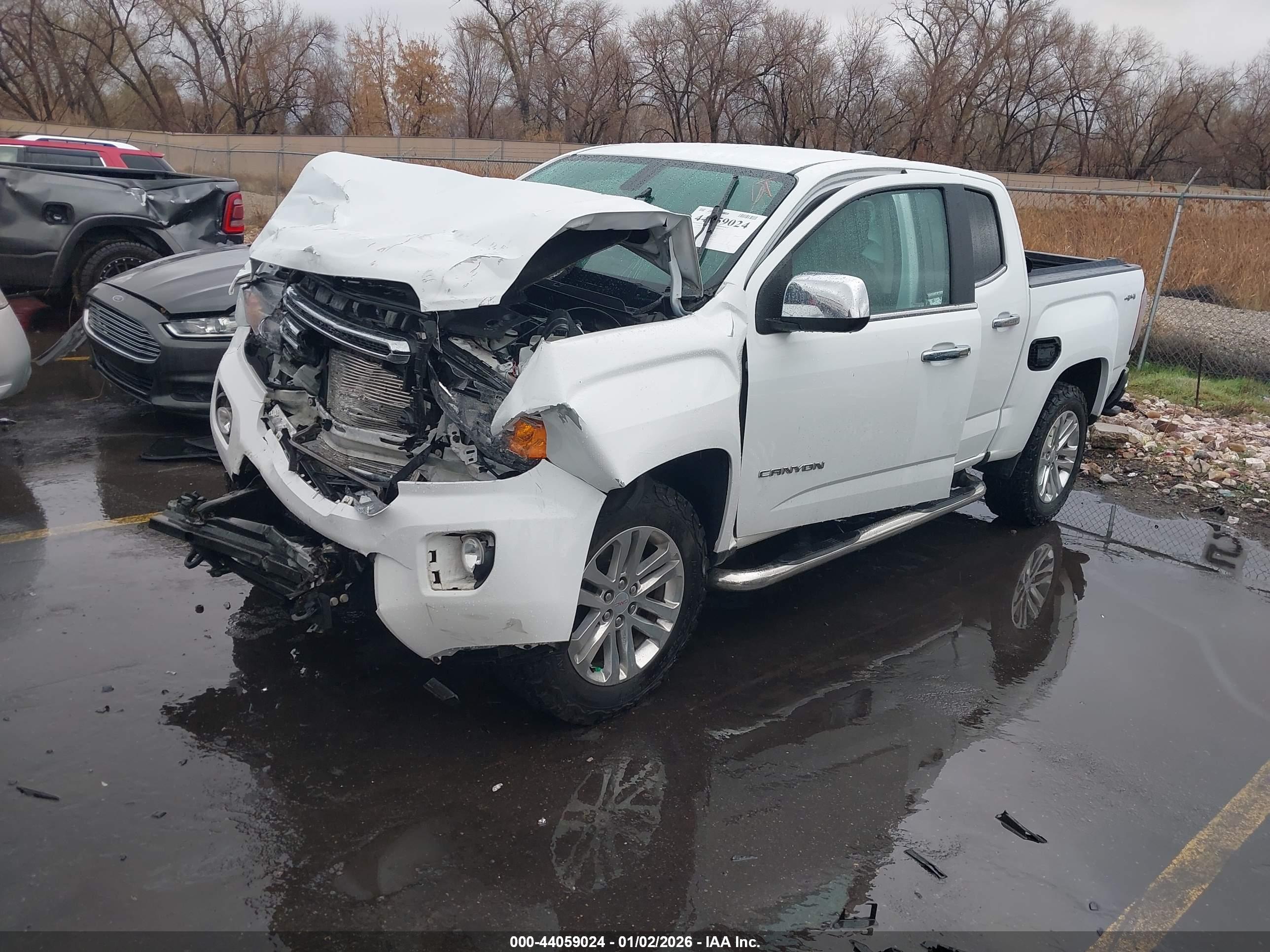 GMC CANYON image 2