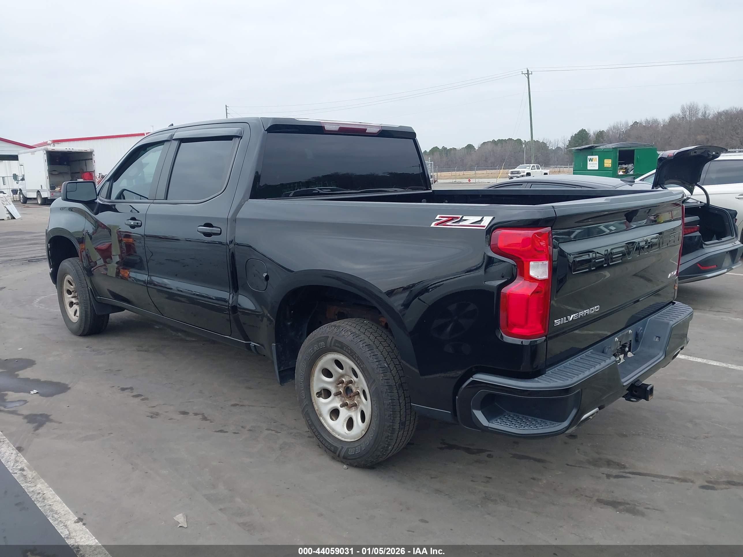 CHEVROLET SILVERADO image 3