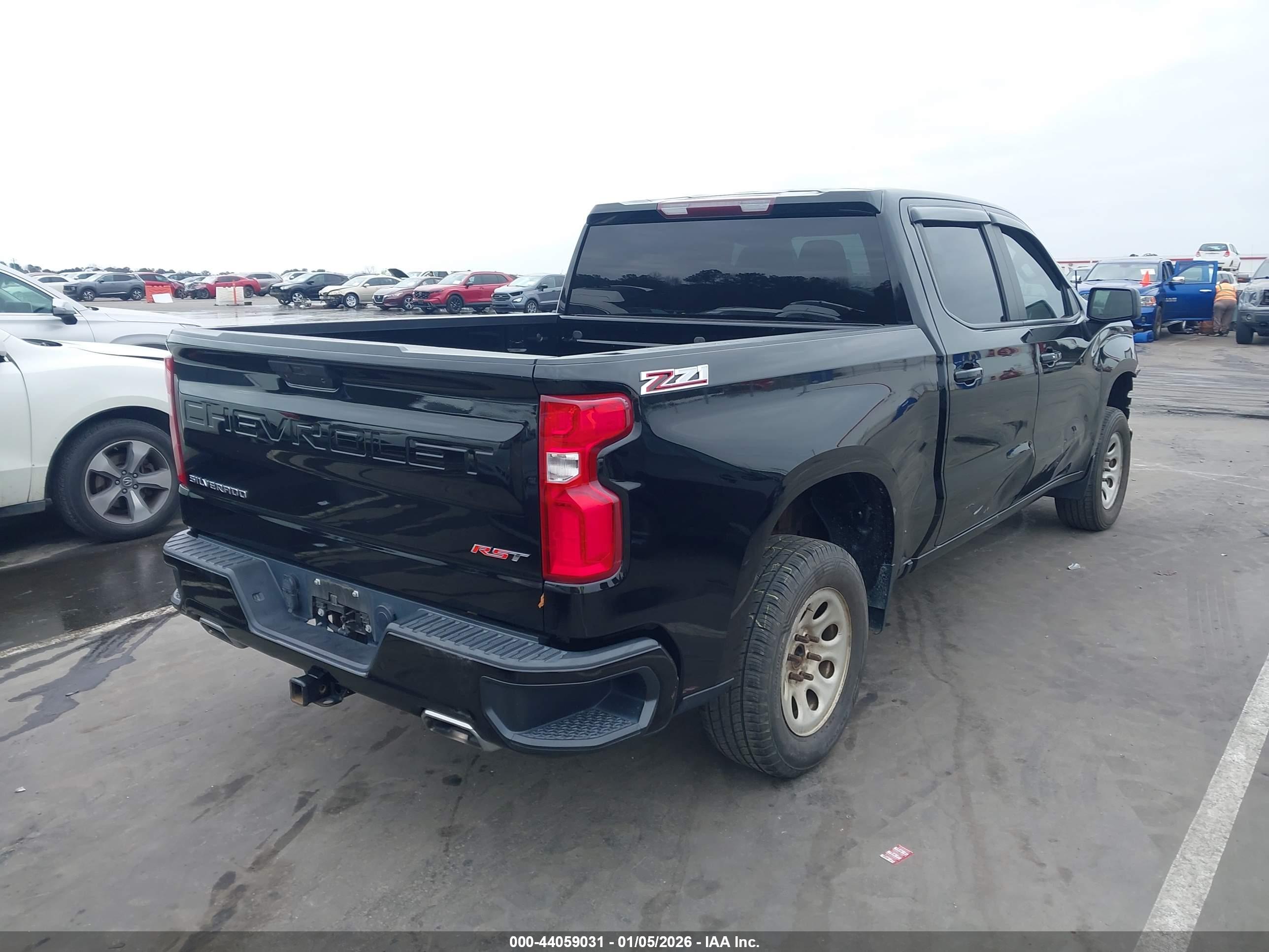 CHEVROLET SILVERADO image 4