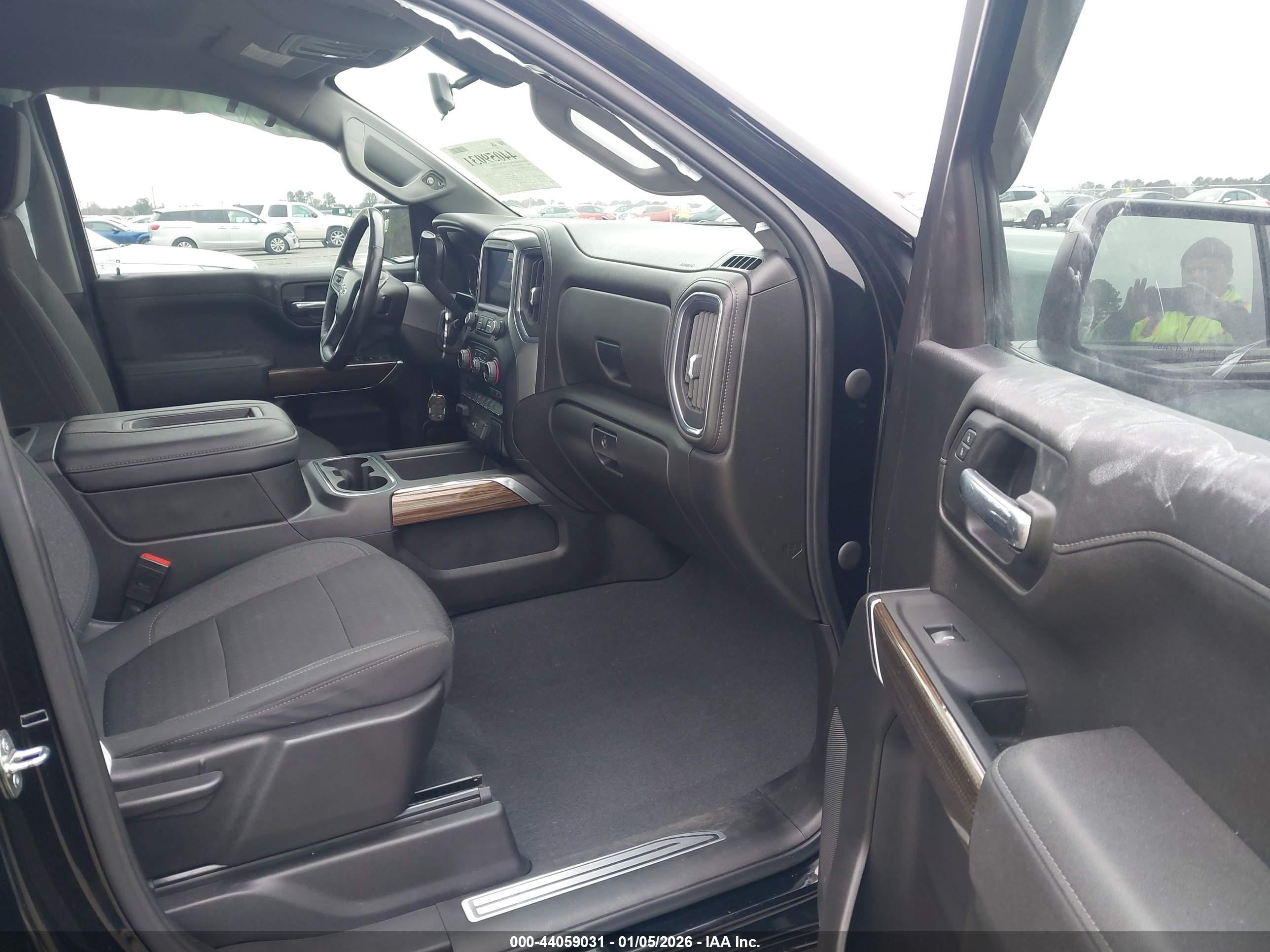 CHEVROLET SILVERADO image 5