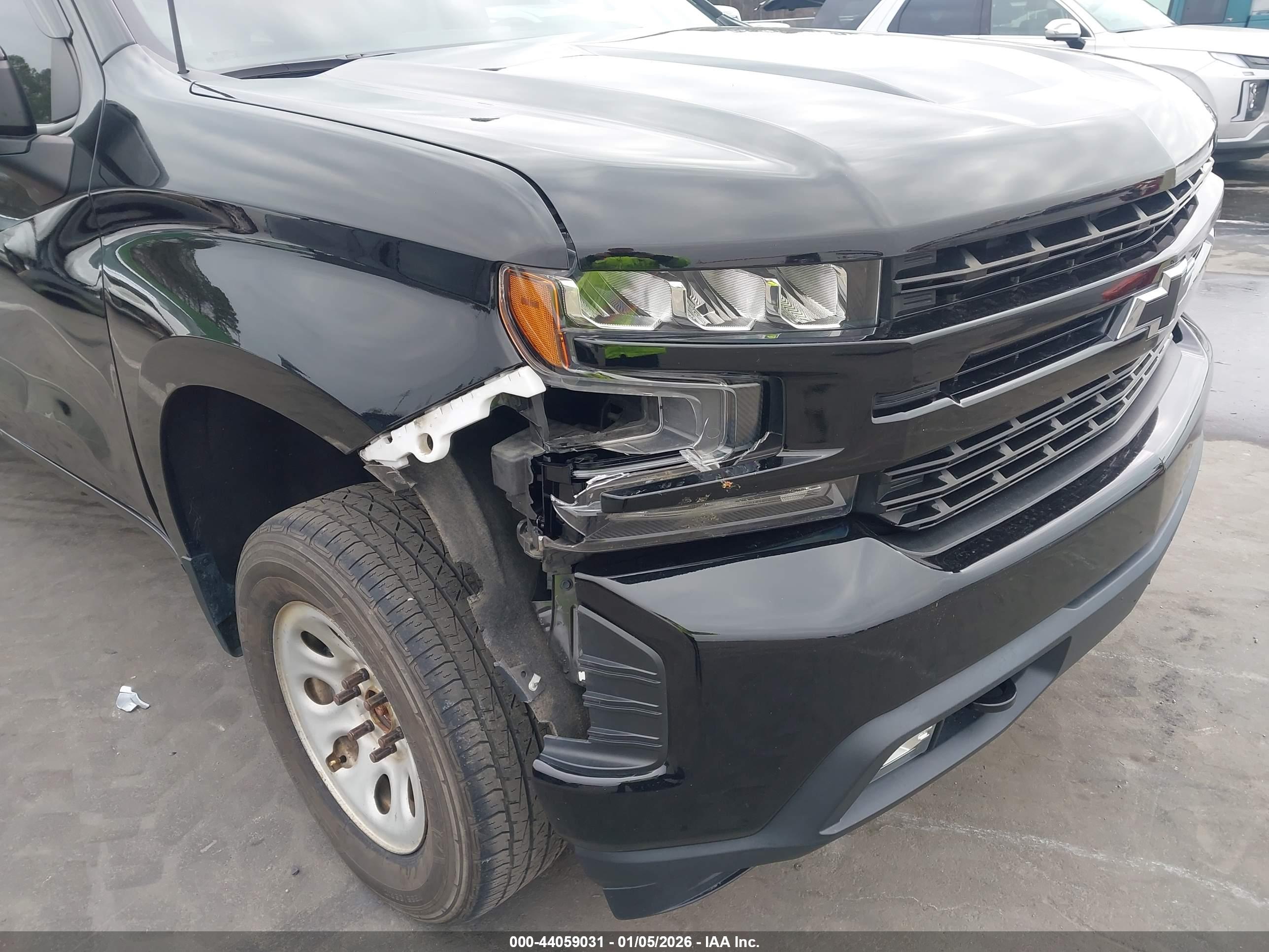 CHEVROLET SILVERADO image 6