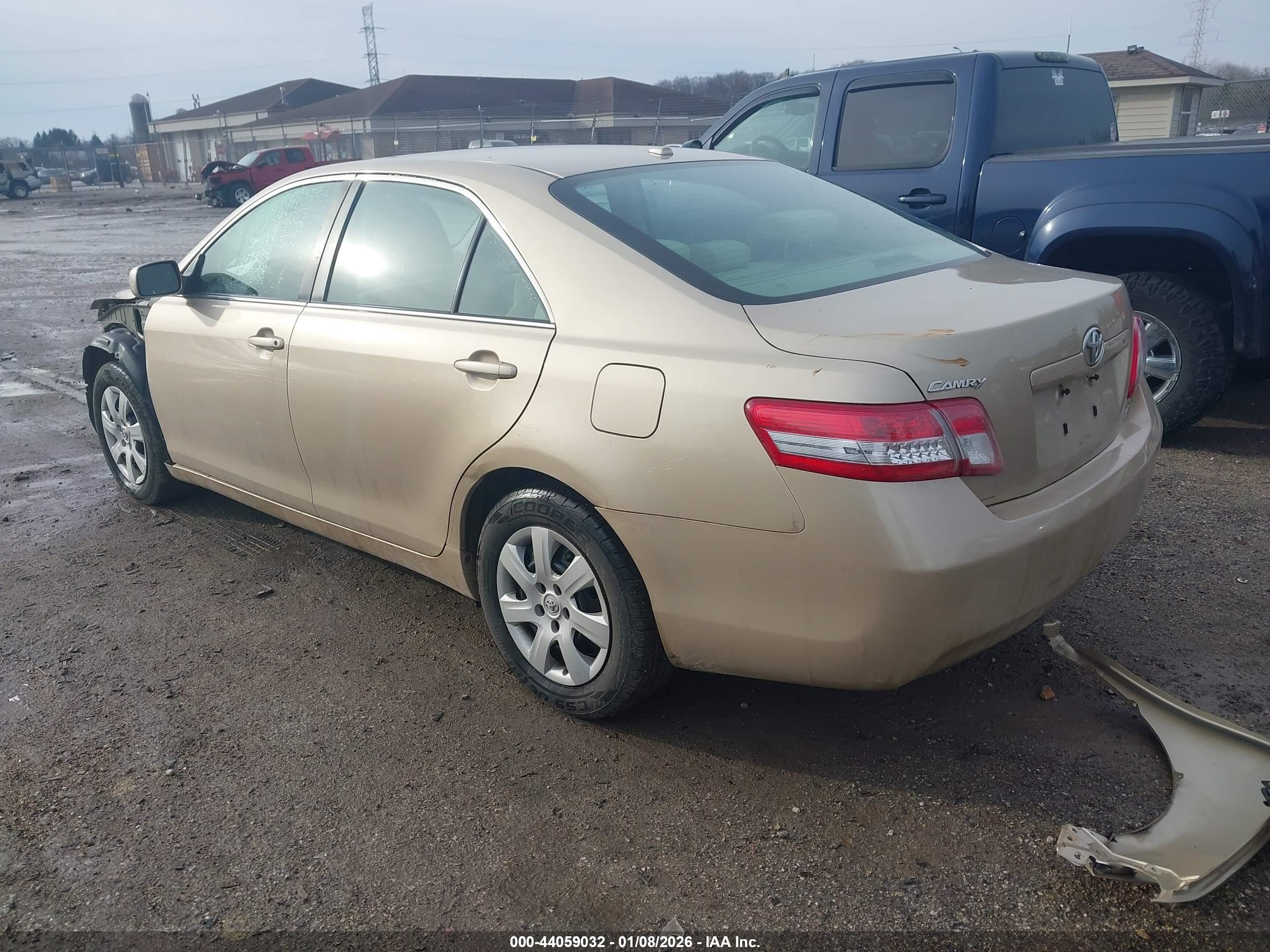 TOYOTA CAMRY image 3