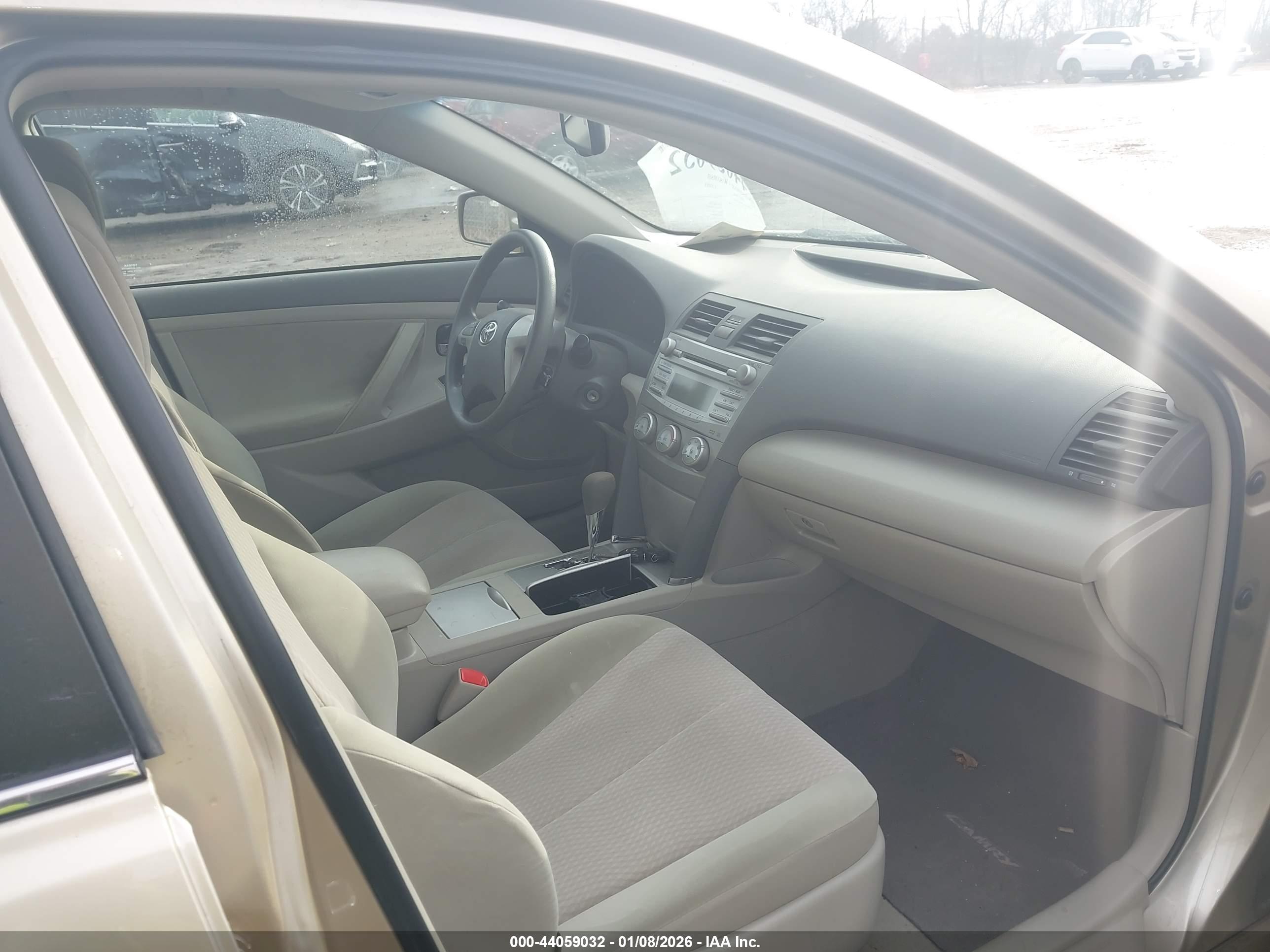 TOYOTA CAMRY image 5