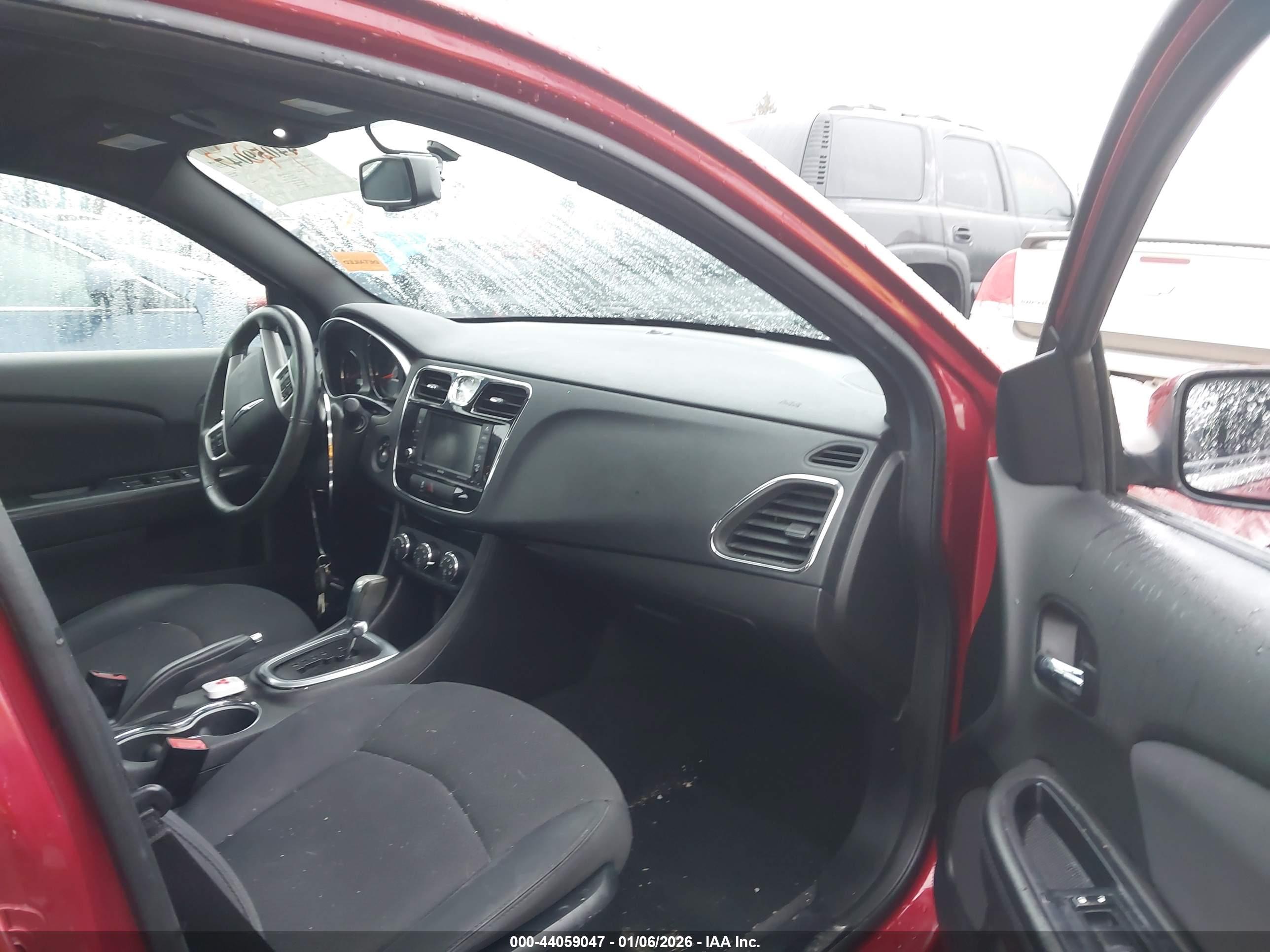 CHRYSLER 200 image 5