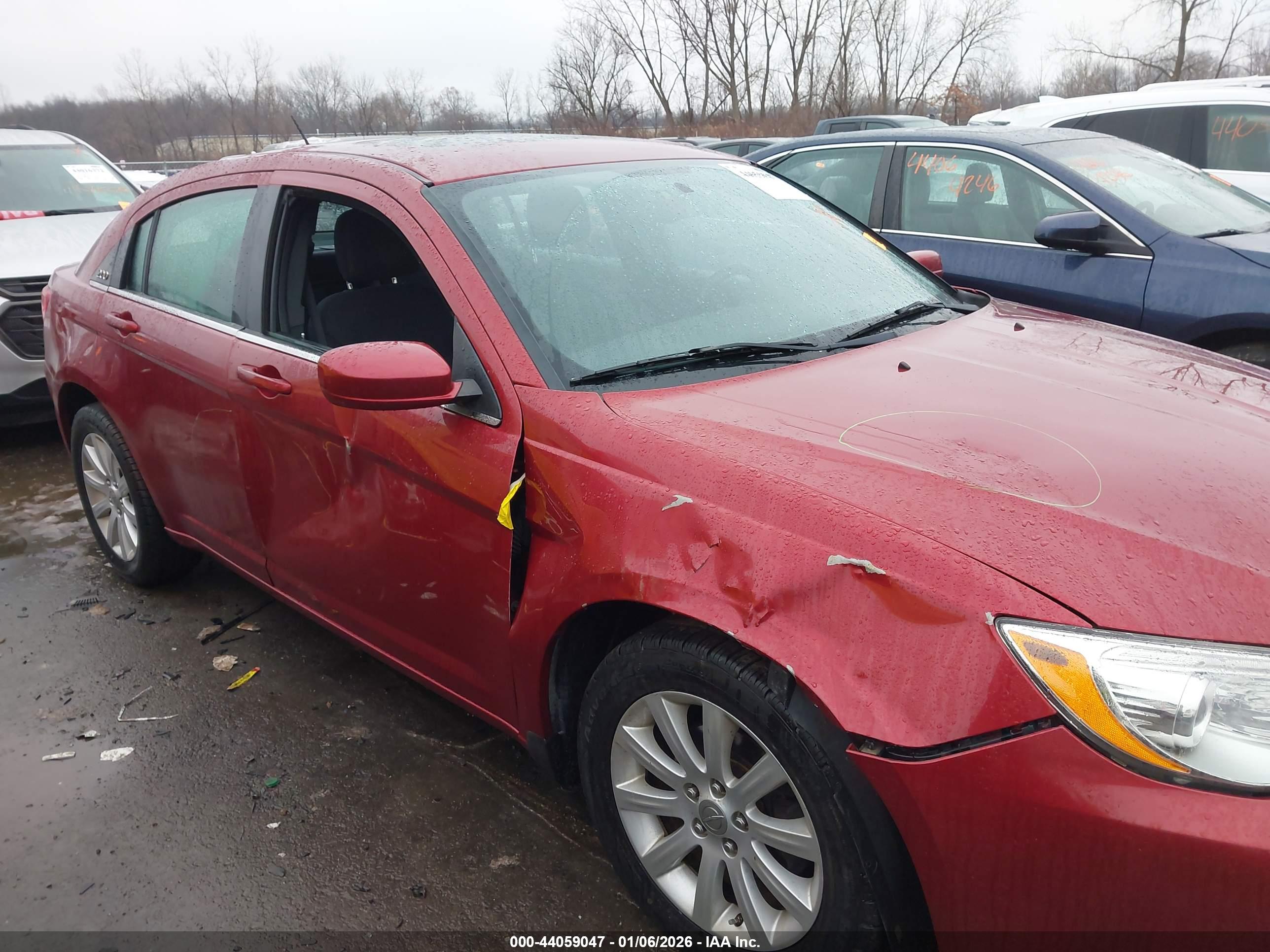 CHRYSLER 200 image 6